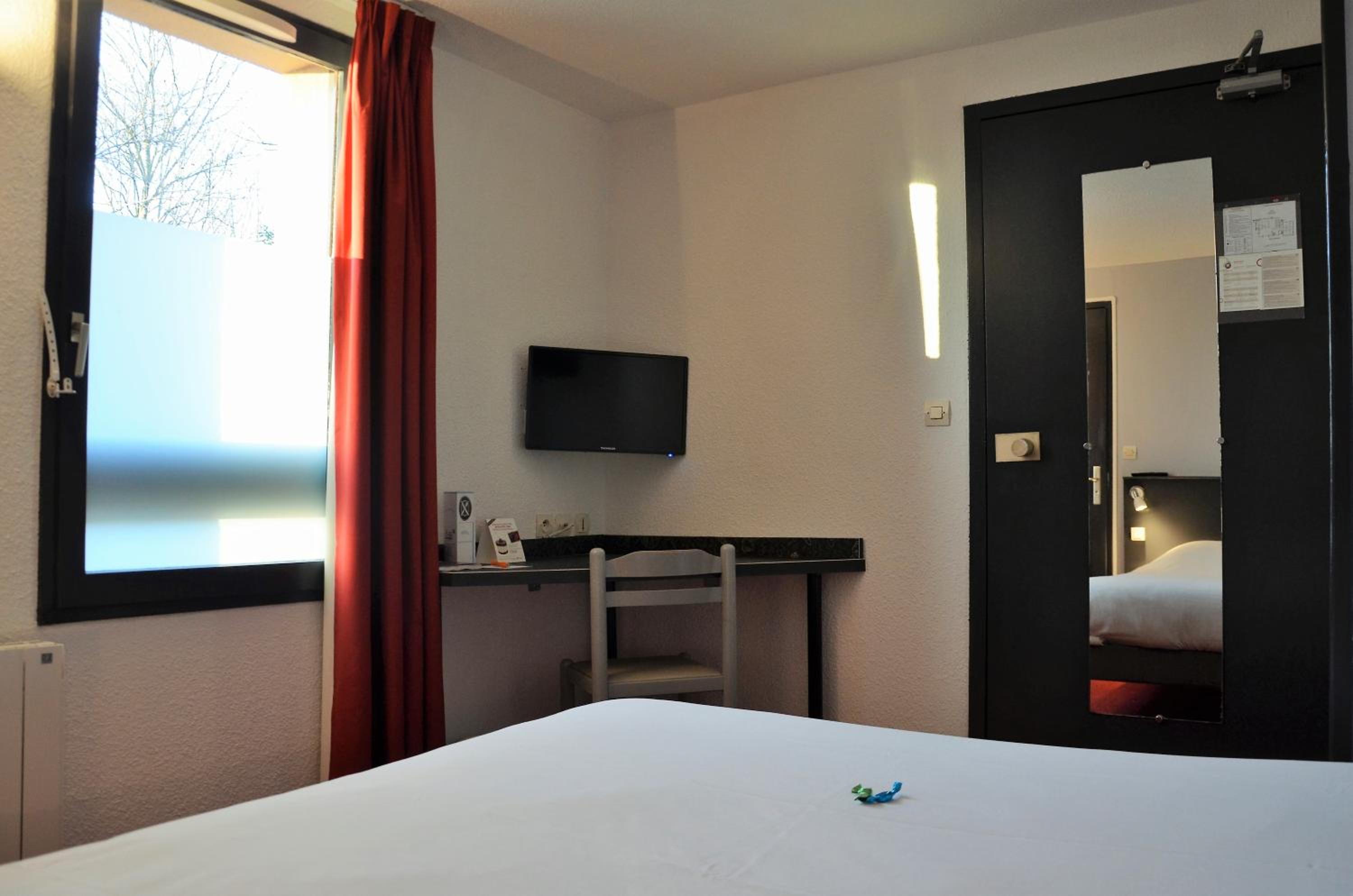 Double or Twin Room - Photo 5