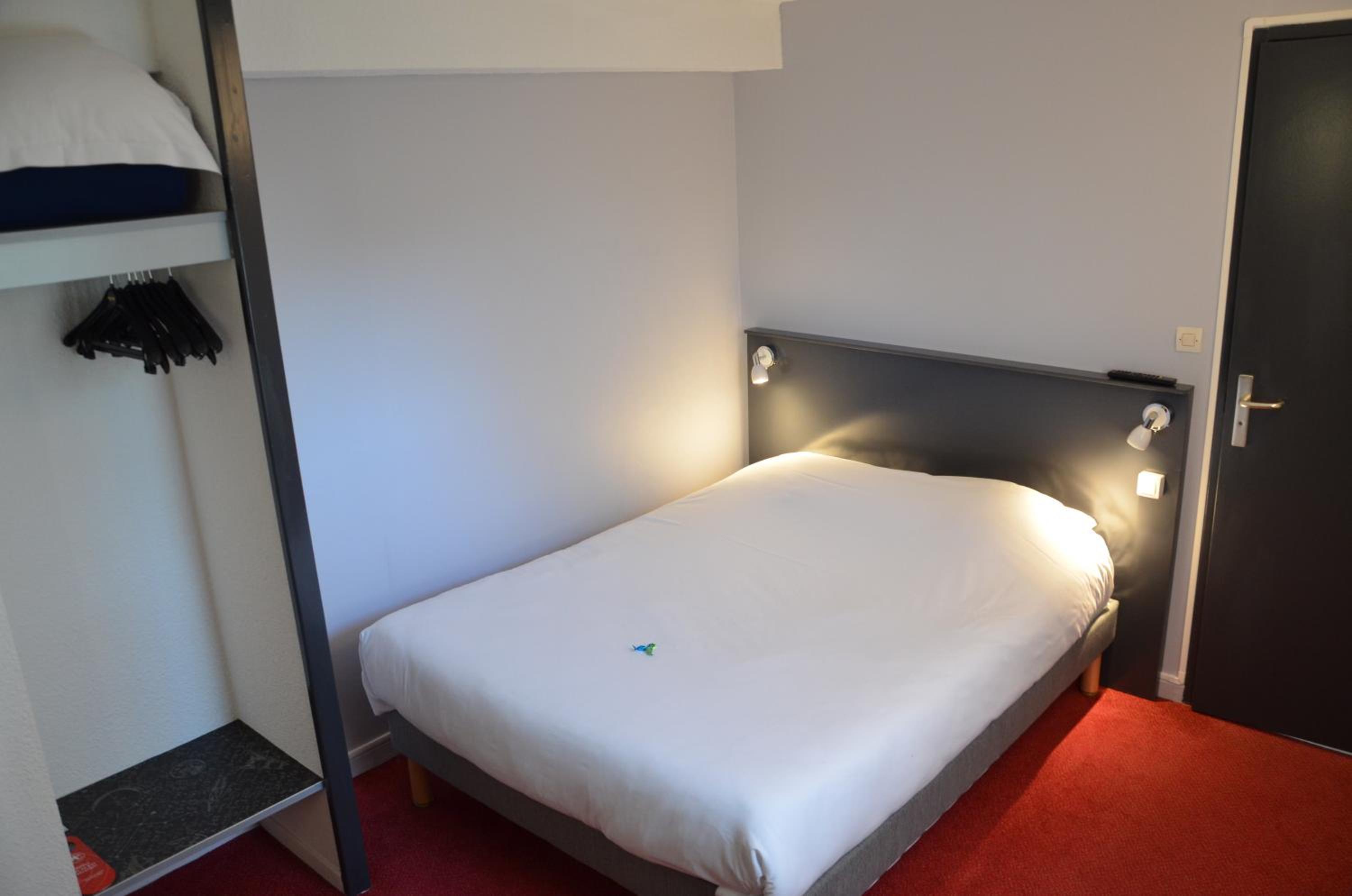 Double or Twin Room - Photo 6