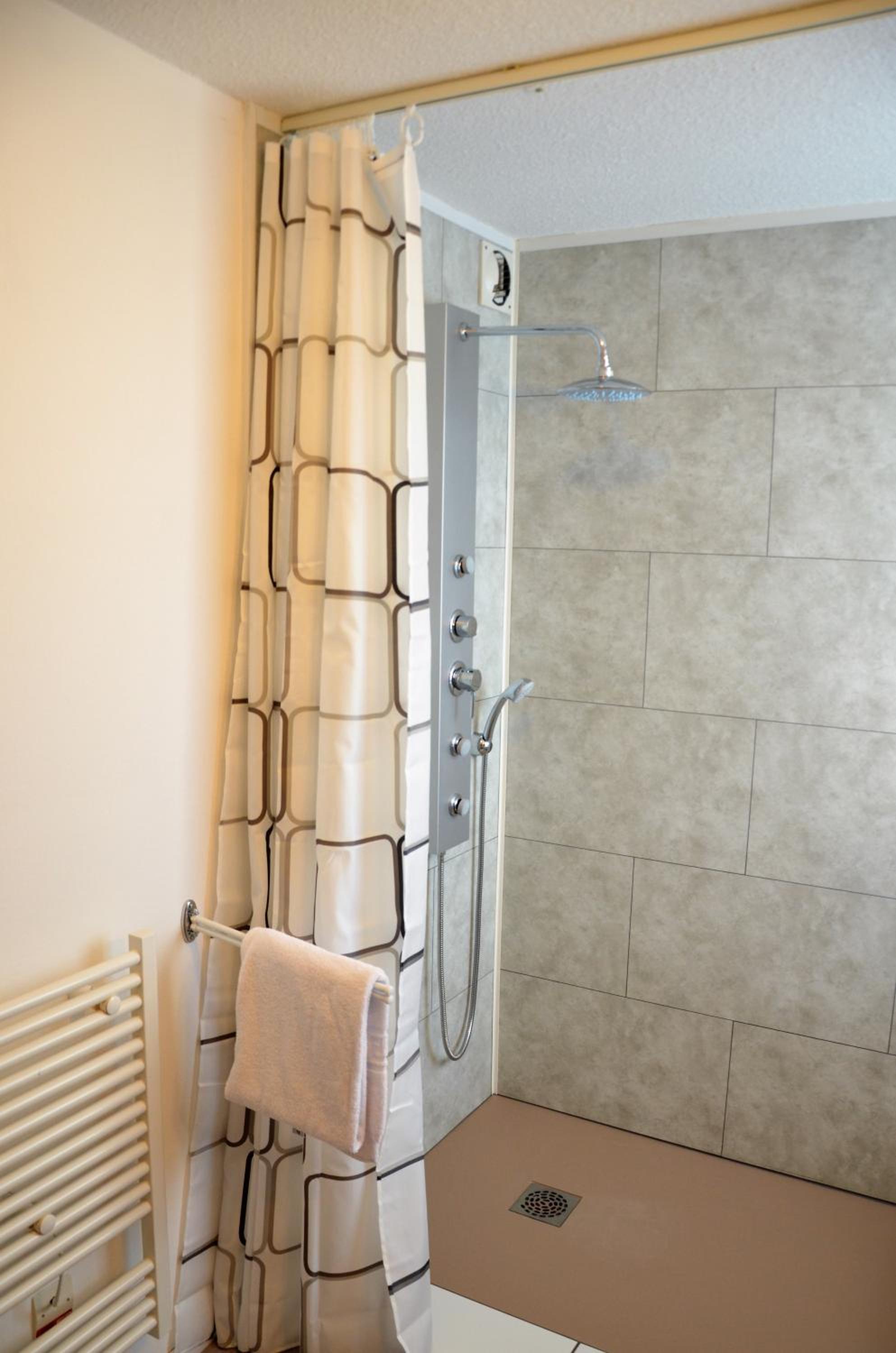 Double or Twin Room - Photo 8