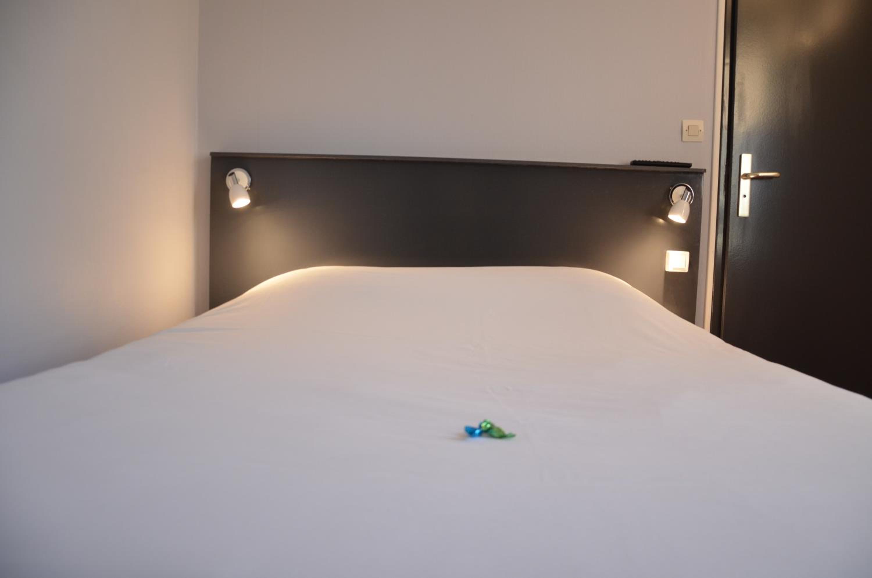 Double or Twin Room - Photo 3
