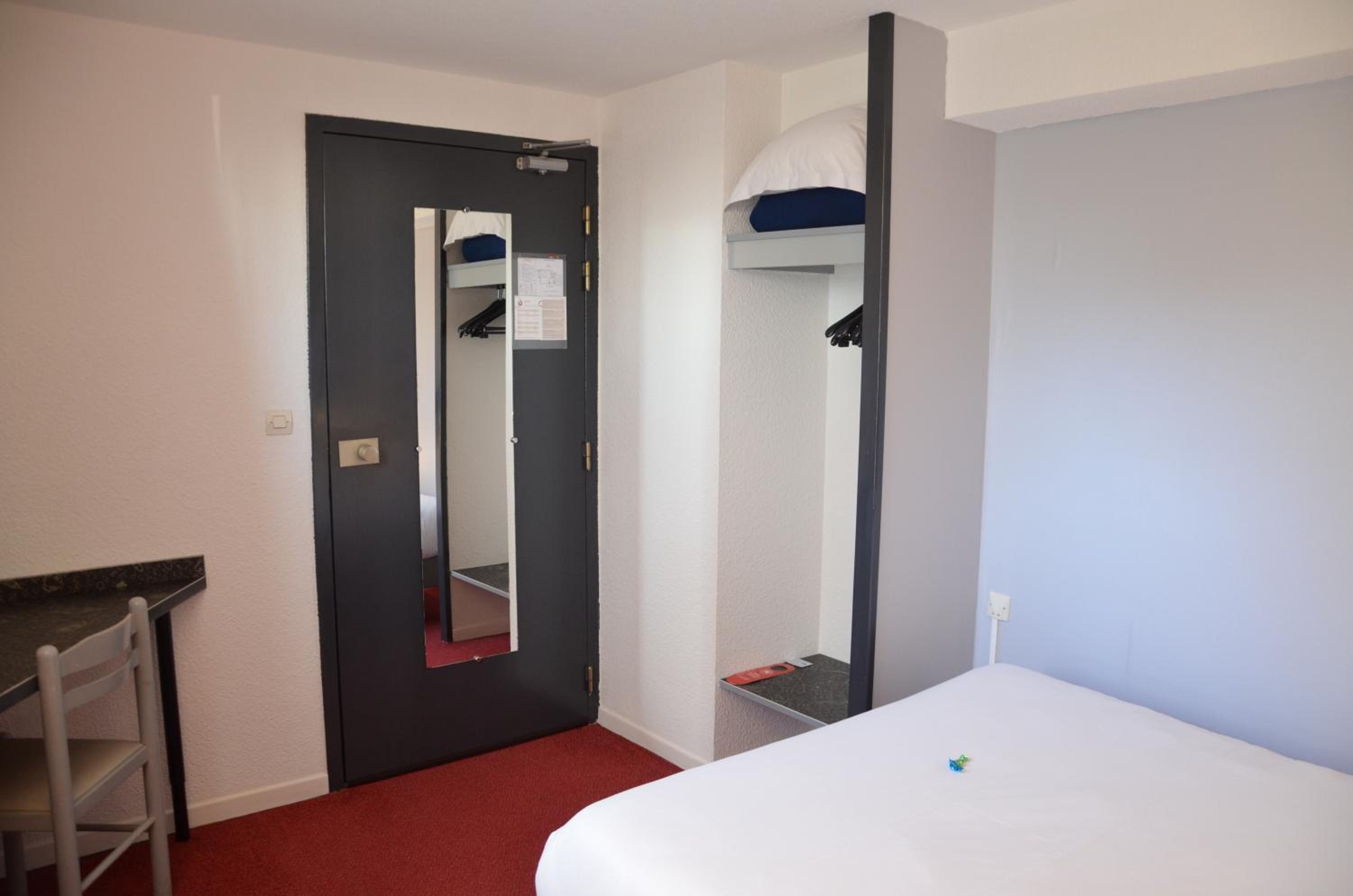 Double or Twin Room - Photo 2