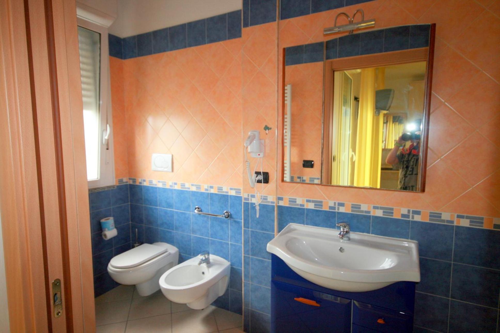 Two-Bedroom Apartment (6 Adults) - Photo 15