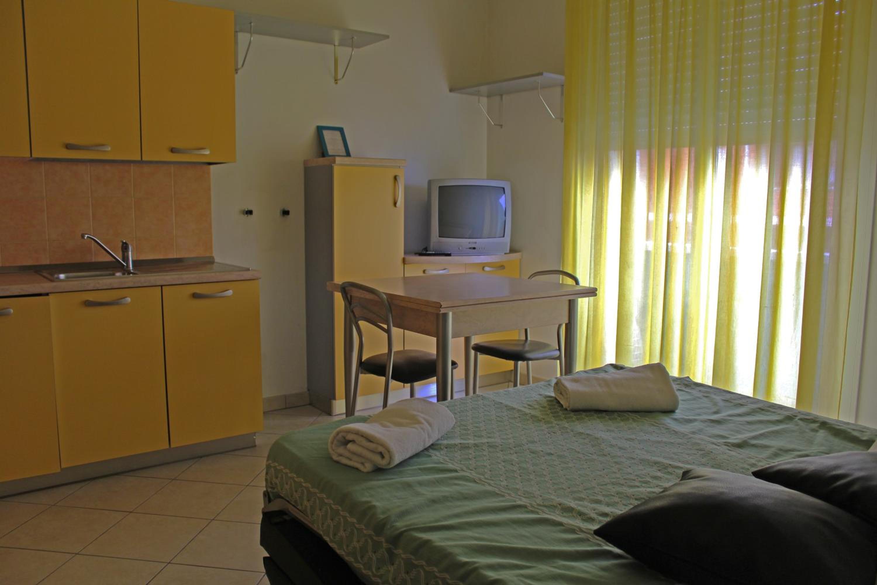 One-Bedroom Apartment (6 Adults) - Photo 5