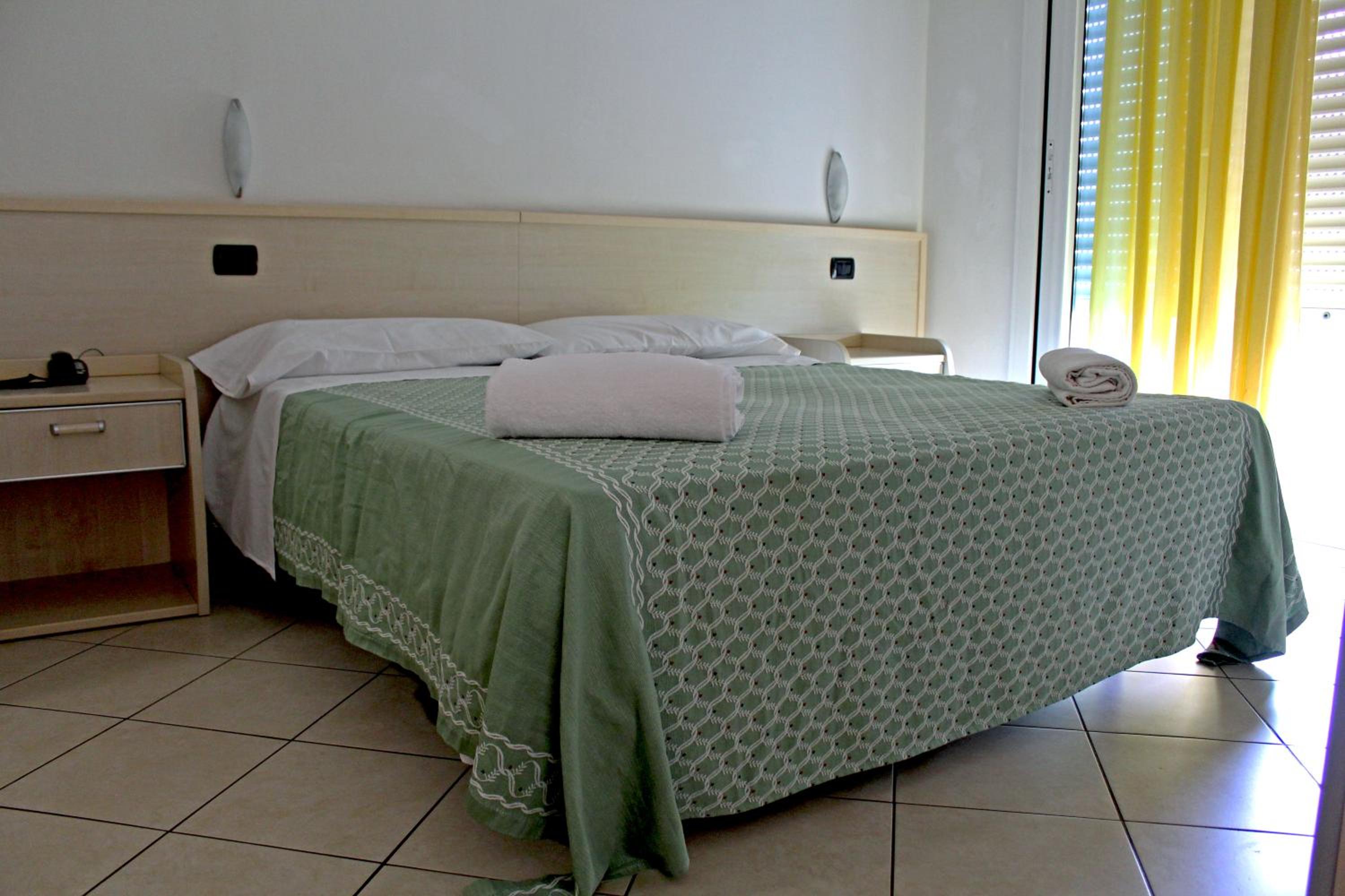 Two-Bedroom Apartment (6 Adults) - Photo 3