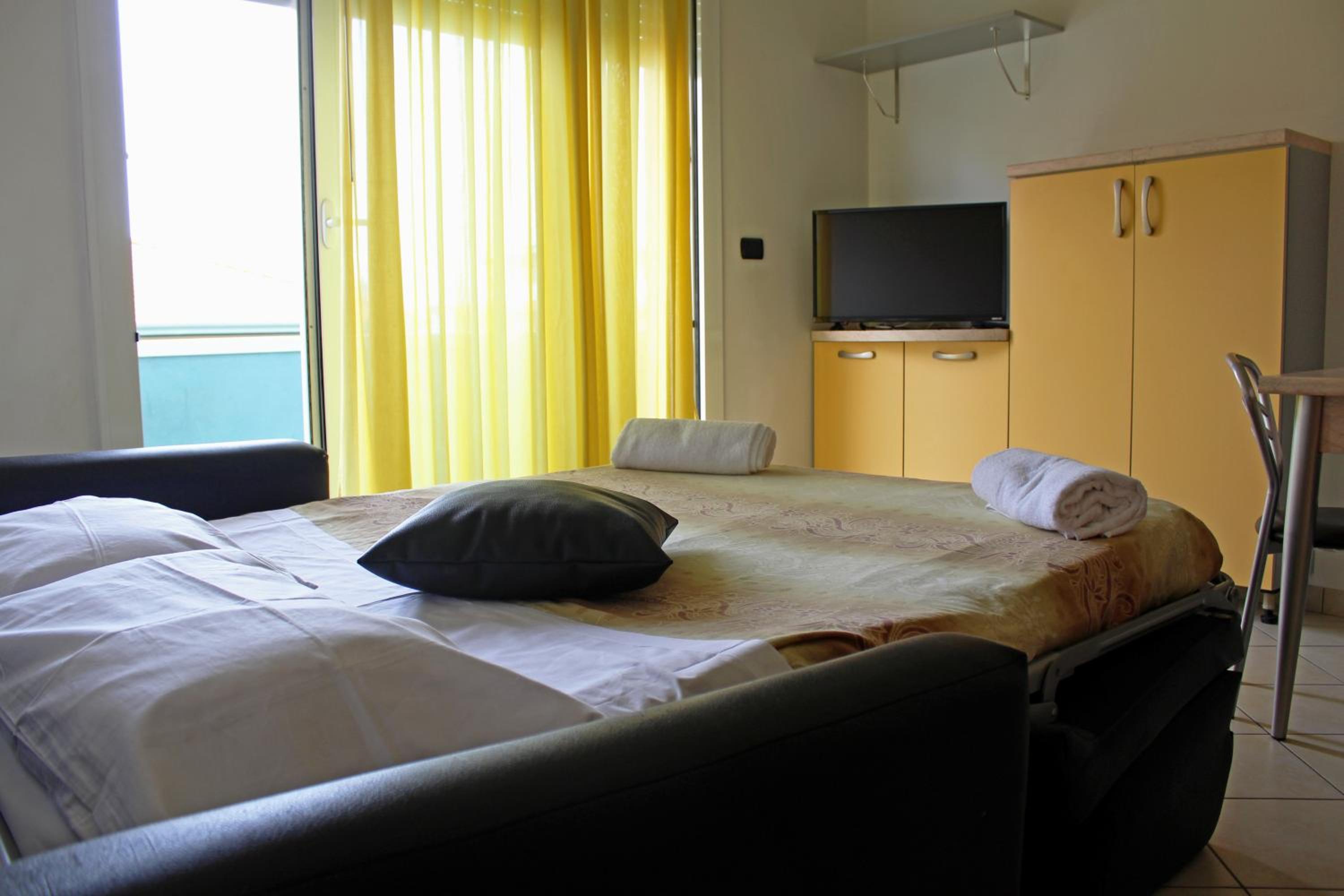 Two-Bedroom Apartment (6 Adults) - Photo 6