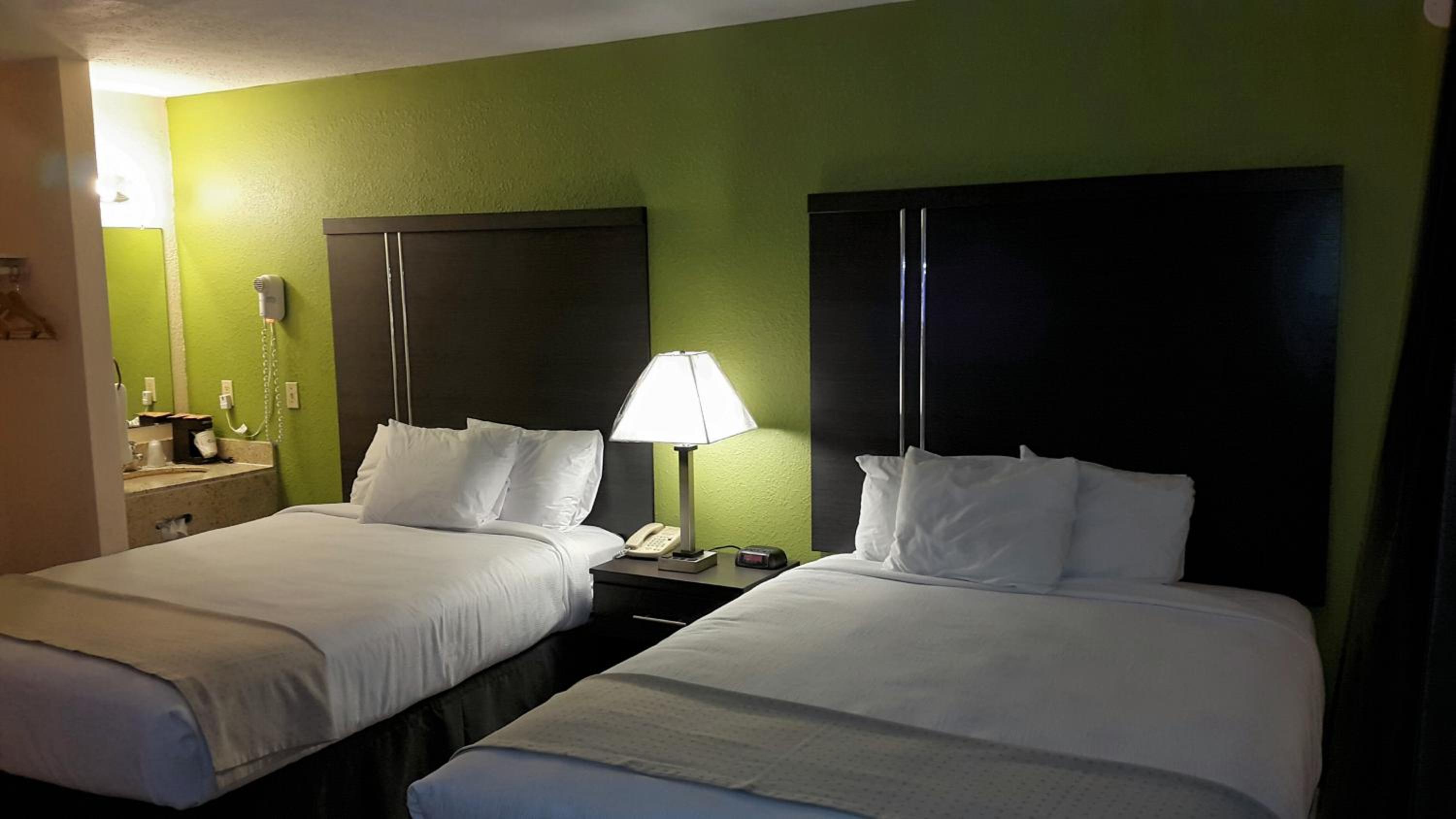 Queen Room with Two Queen Beds - Photo 8