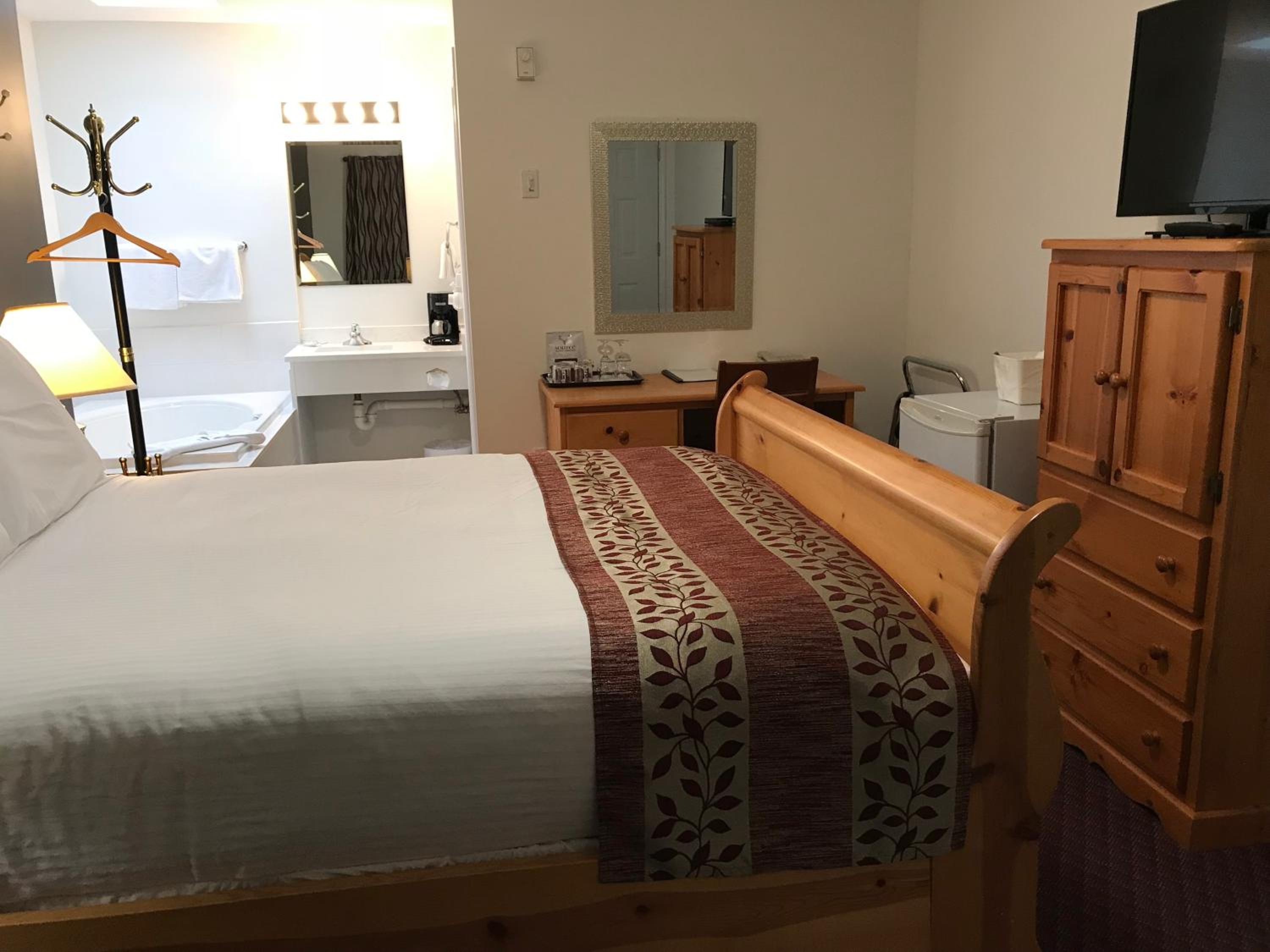 Queen Room with Spa Bath
