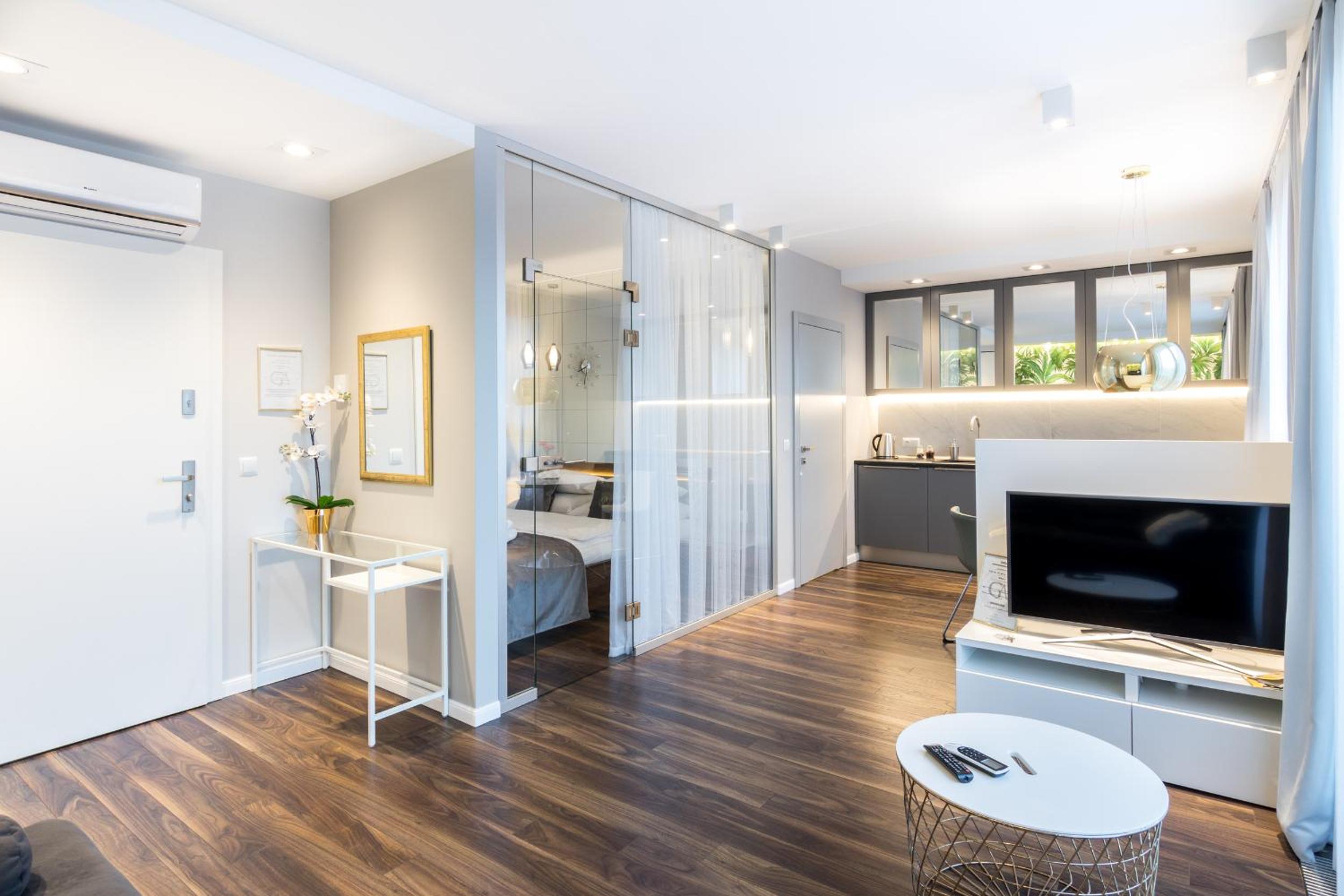 Deluxe Apartment with Balcony