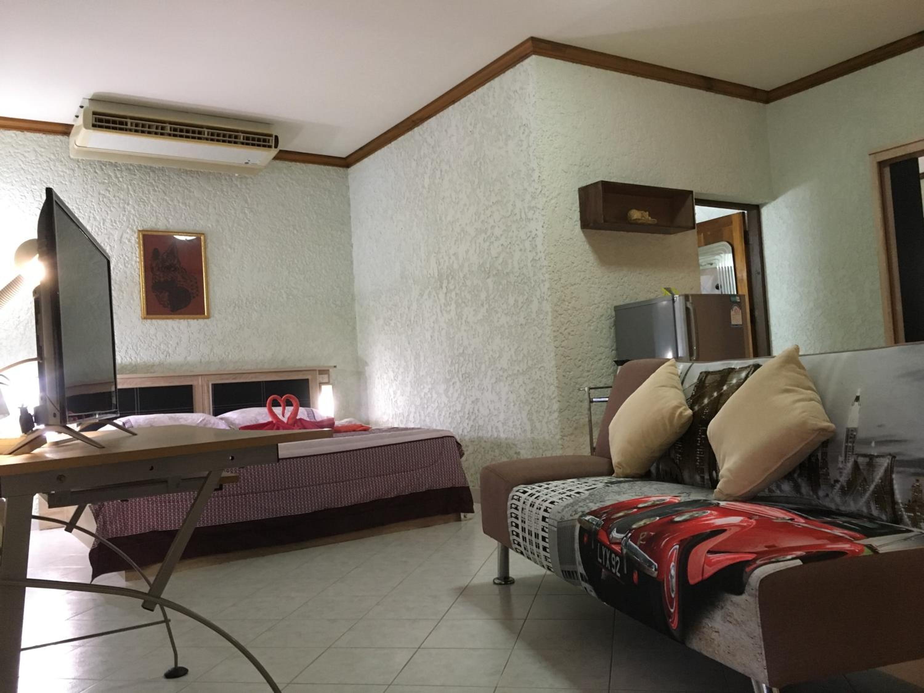 Budget Double Room - Photo 8