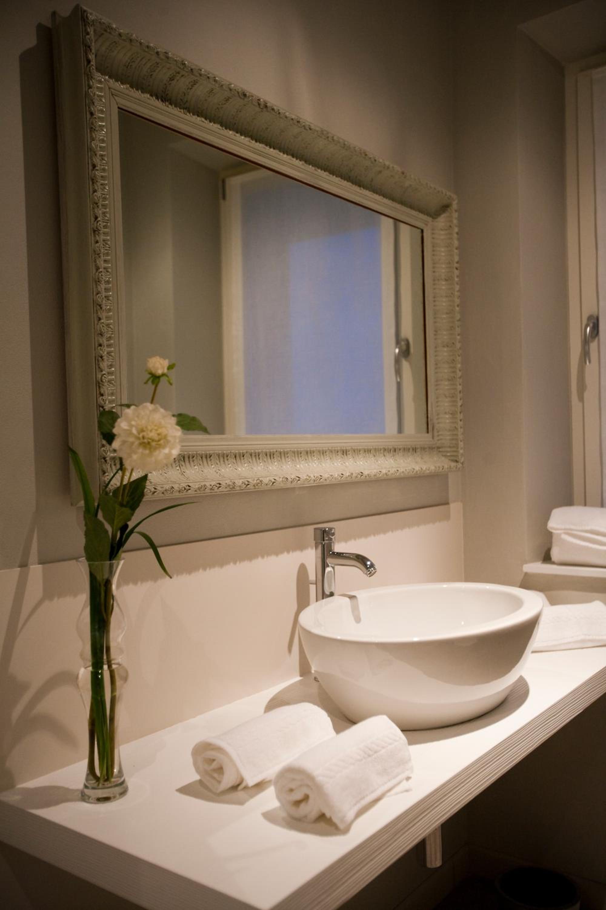 Large Double Room - Photo 10