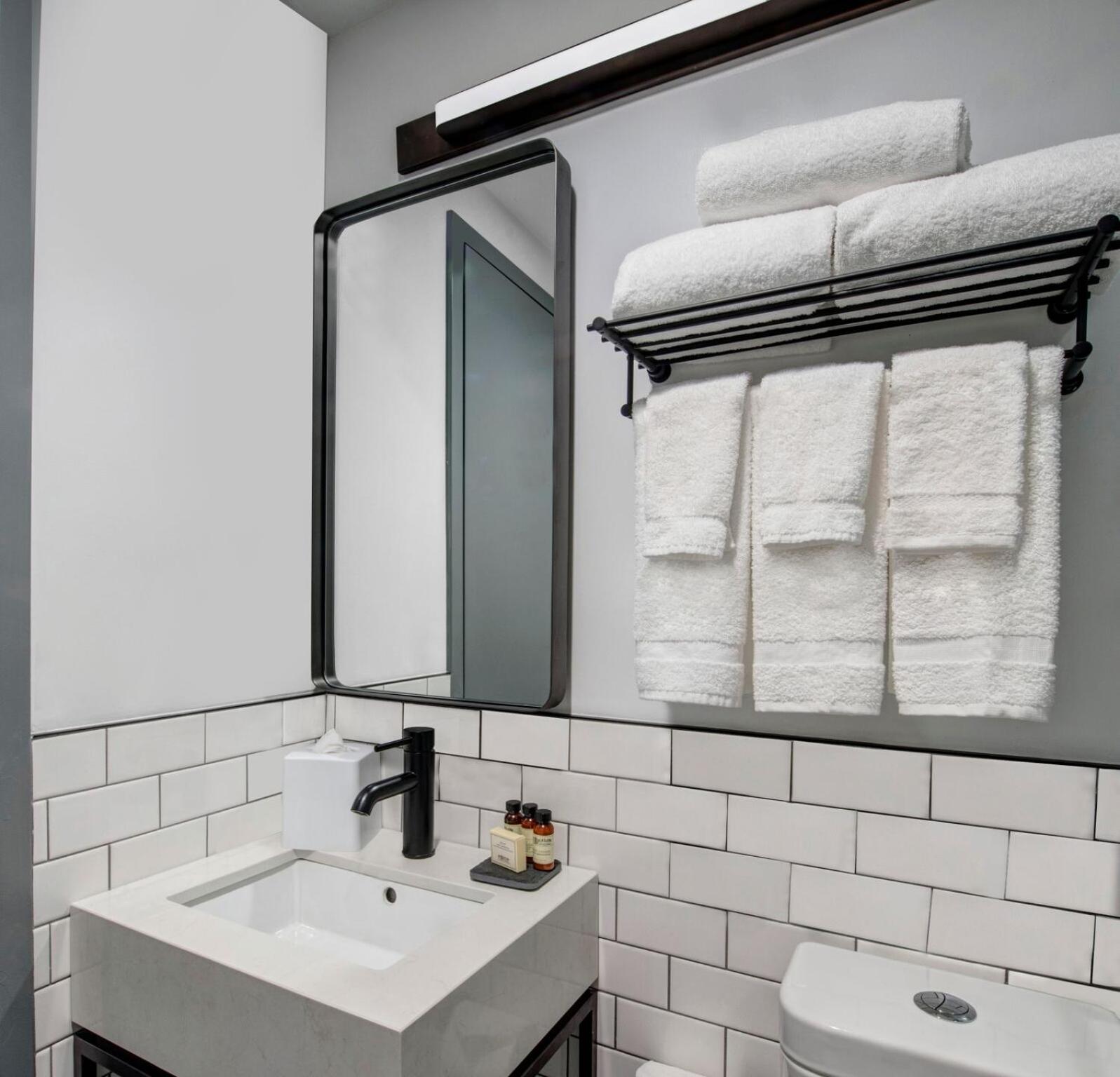 Premier Room with Two Double Beds thumbnail 6