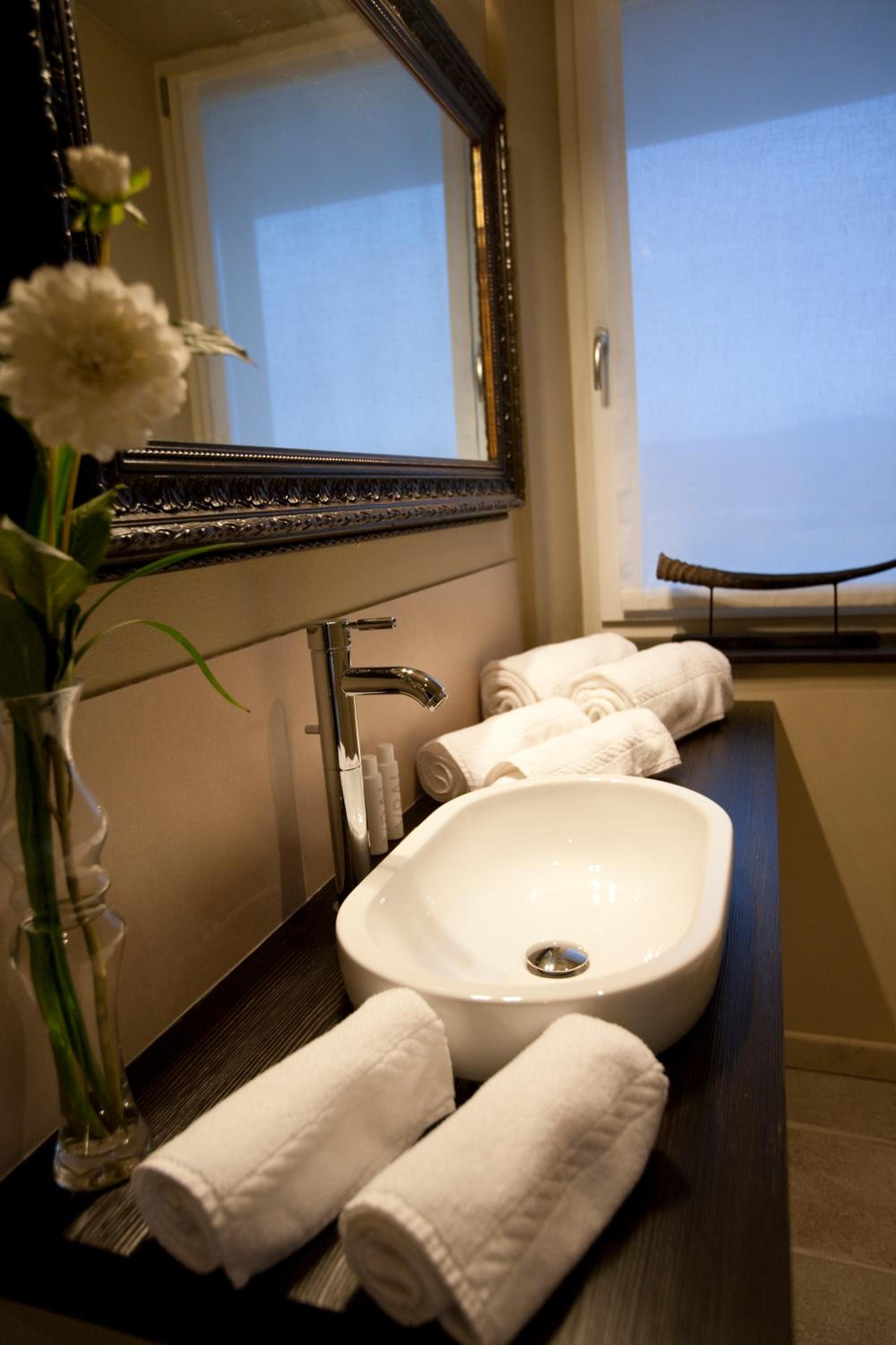 Large Double Room - Photo 6