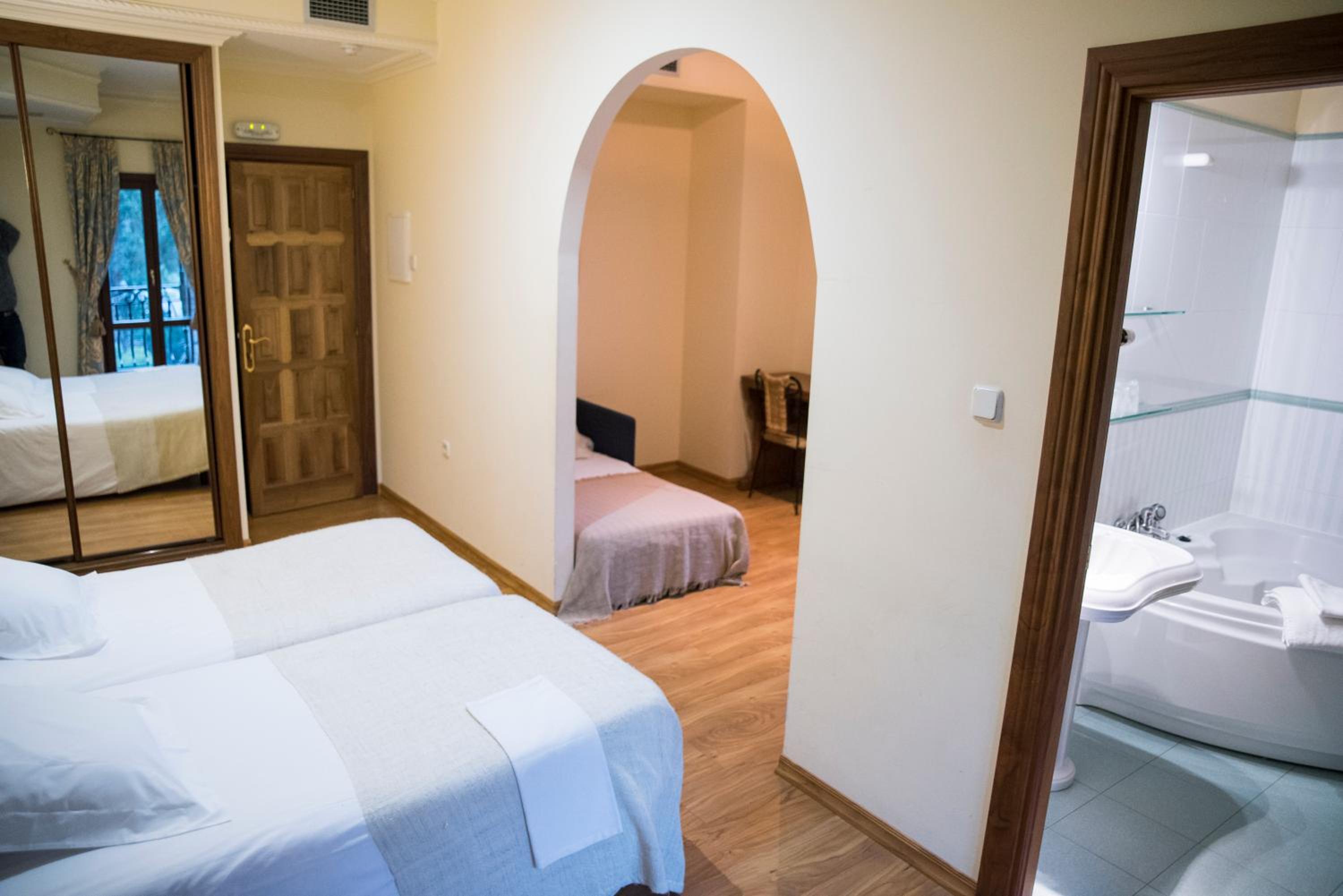 Superior Twin Room photo 3