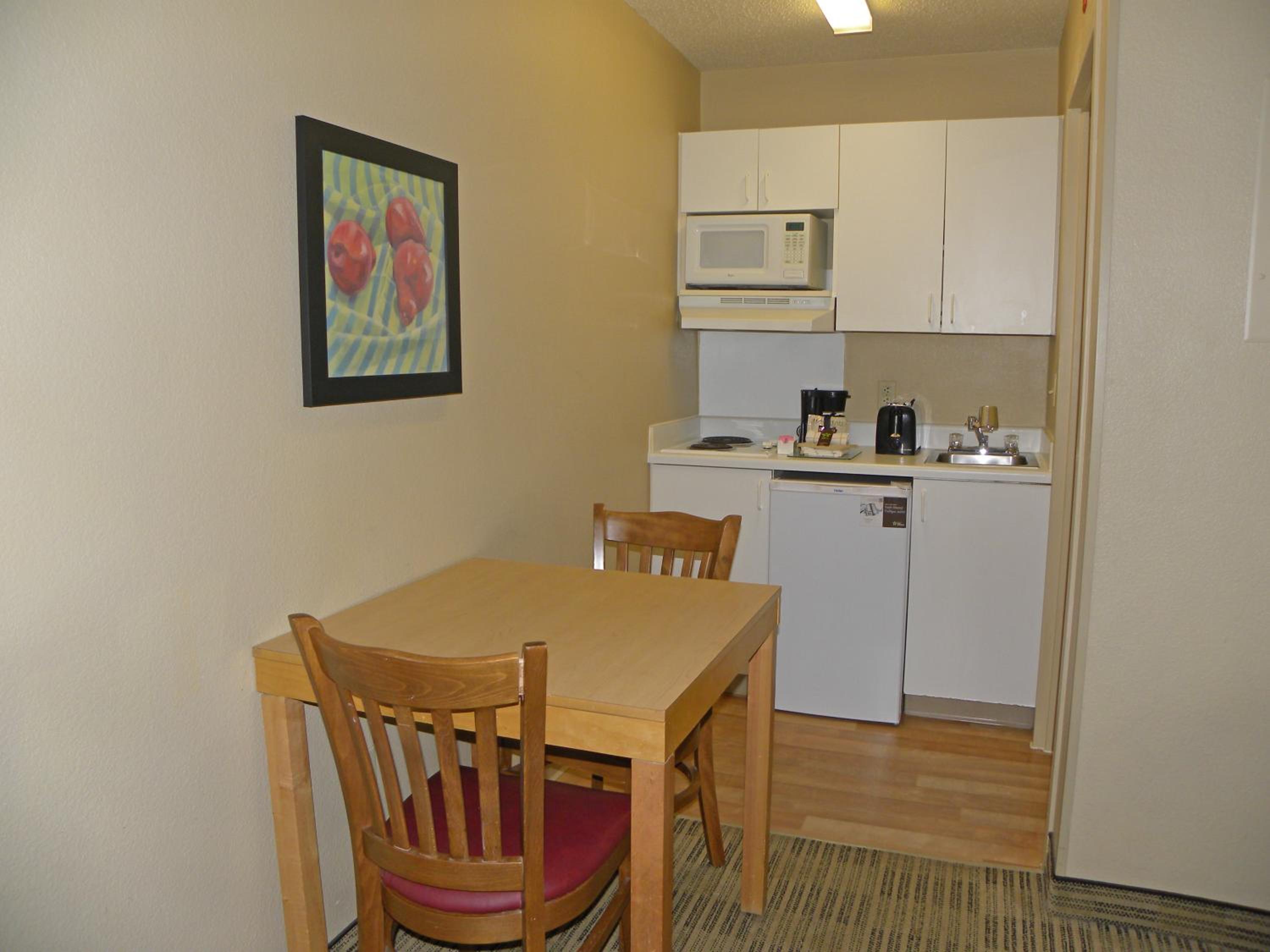 Studio with 2 Queen Beds - Non-Smoking - Photo 3