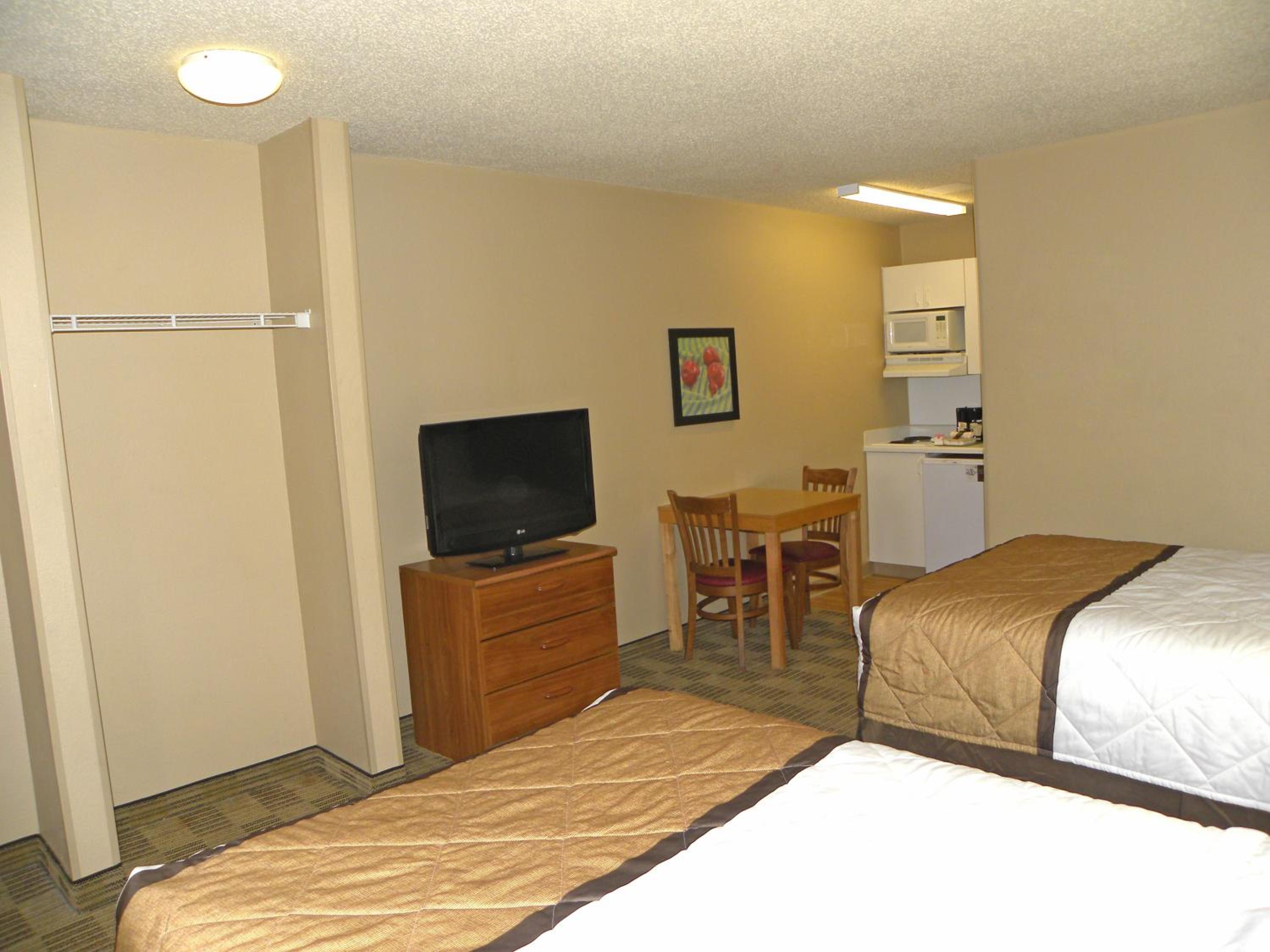 Studio with 2 Queen Beds - Non-Smoking - Photo 4