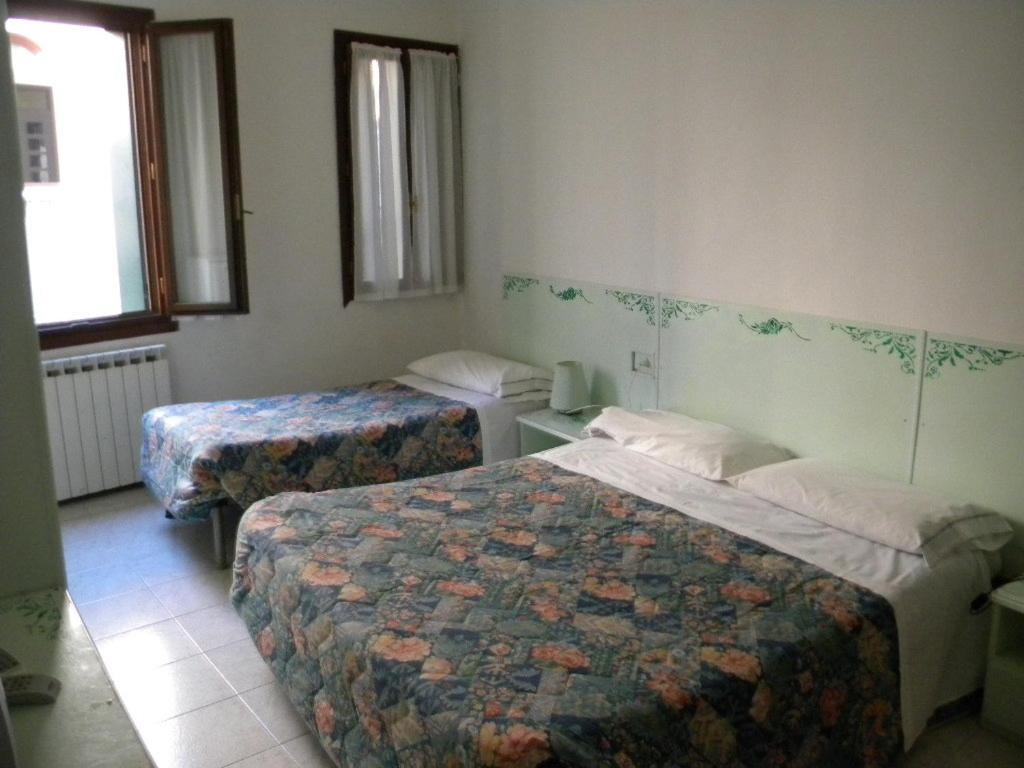 Quadruple Room with Shared Bathroom - Annex photo 2