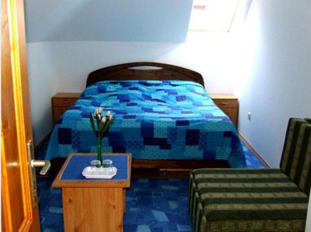 Double Room with Private Bathroom - Photo 2