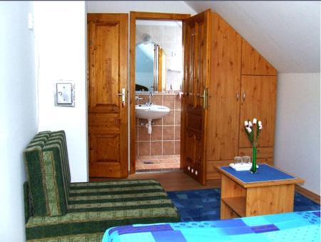 Double Room with Private Bathroom - Photo 1