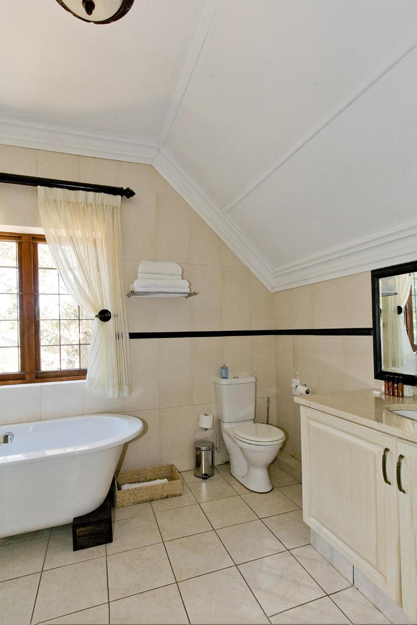 Deluxe King Room photo 3