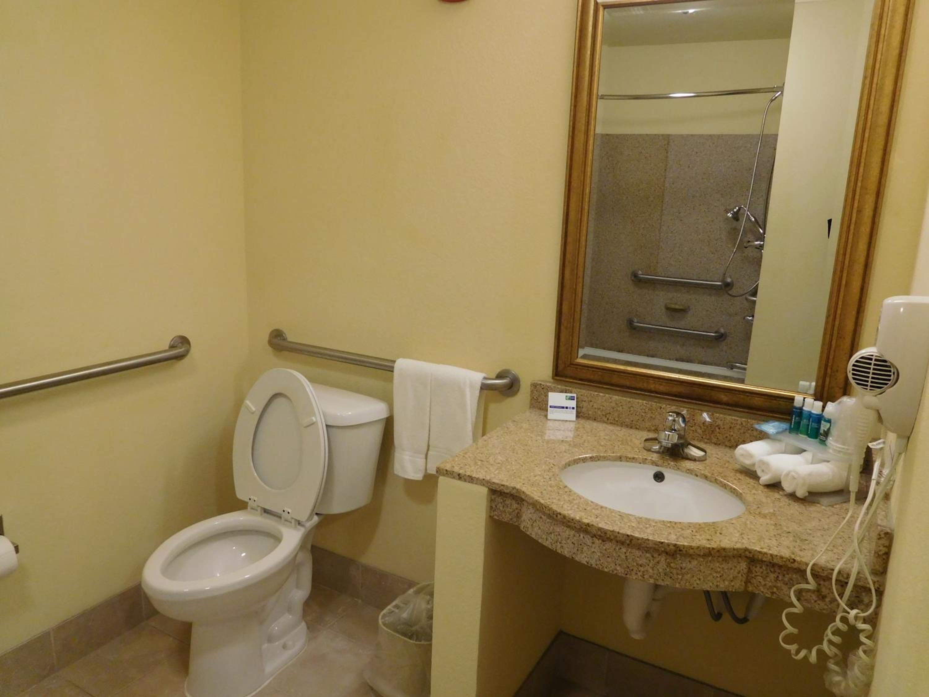 Queen Room with Two Queen Beds - Hearing Accessible - Photo 2