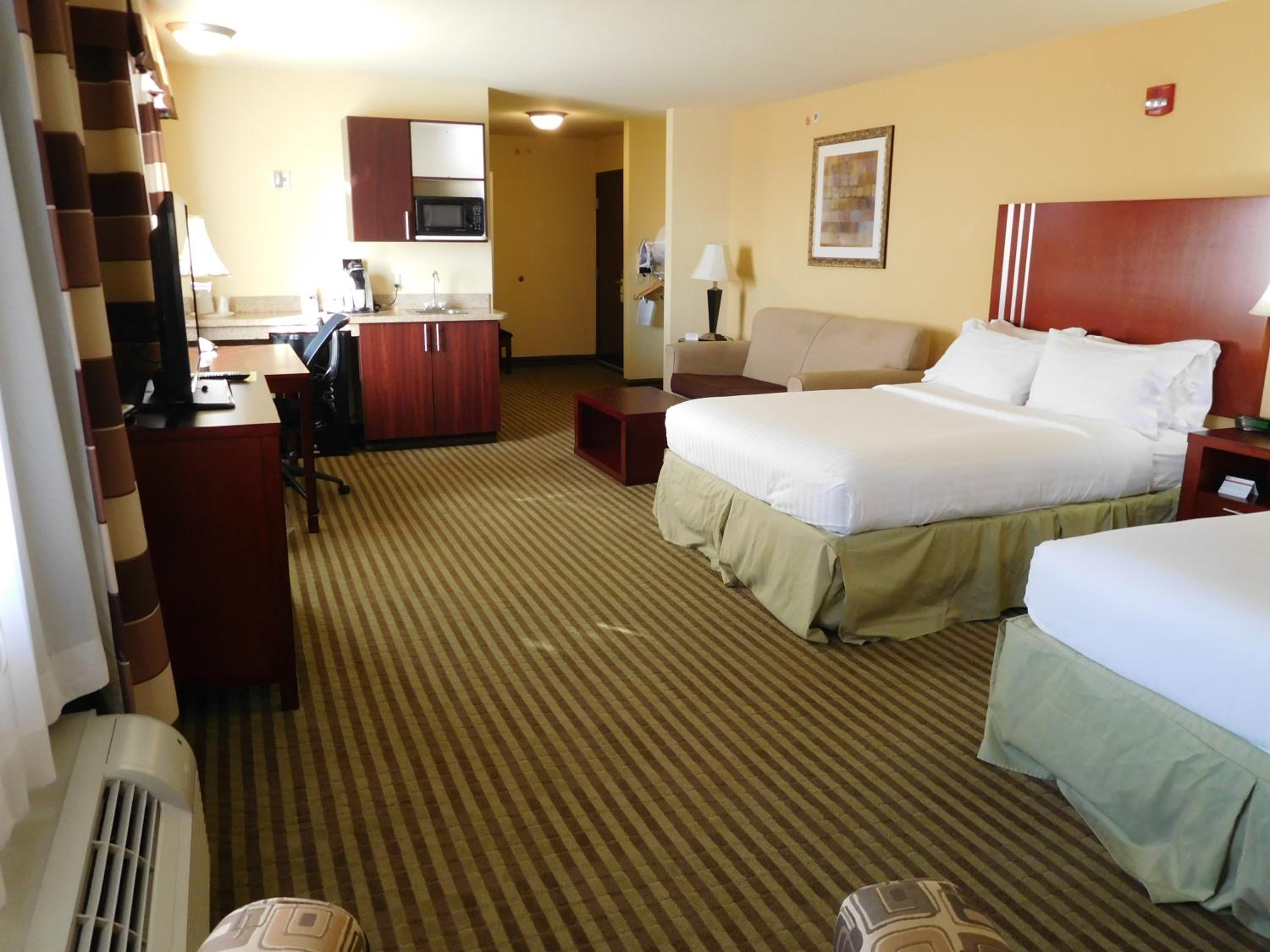 Queen Room with Two Queen Beds - Hearing Accessible - Photo 1