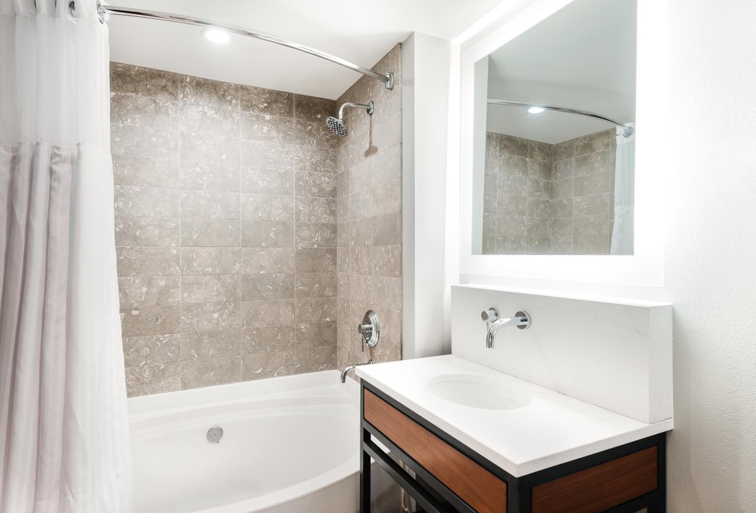 Deluxe Junior Suite photo 3