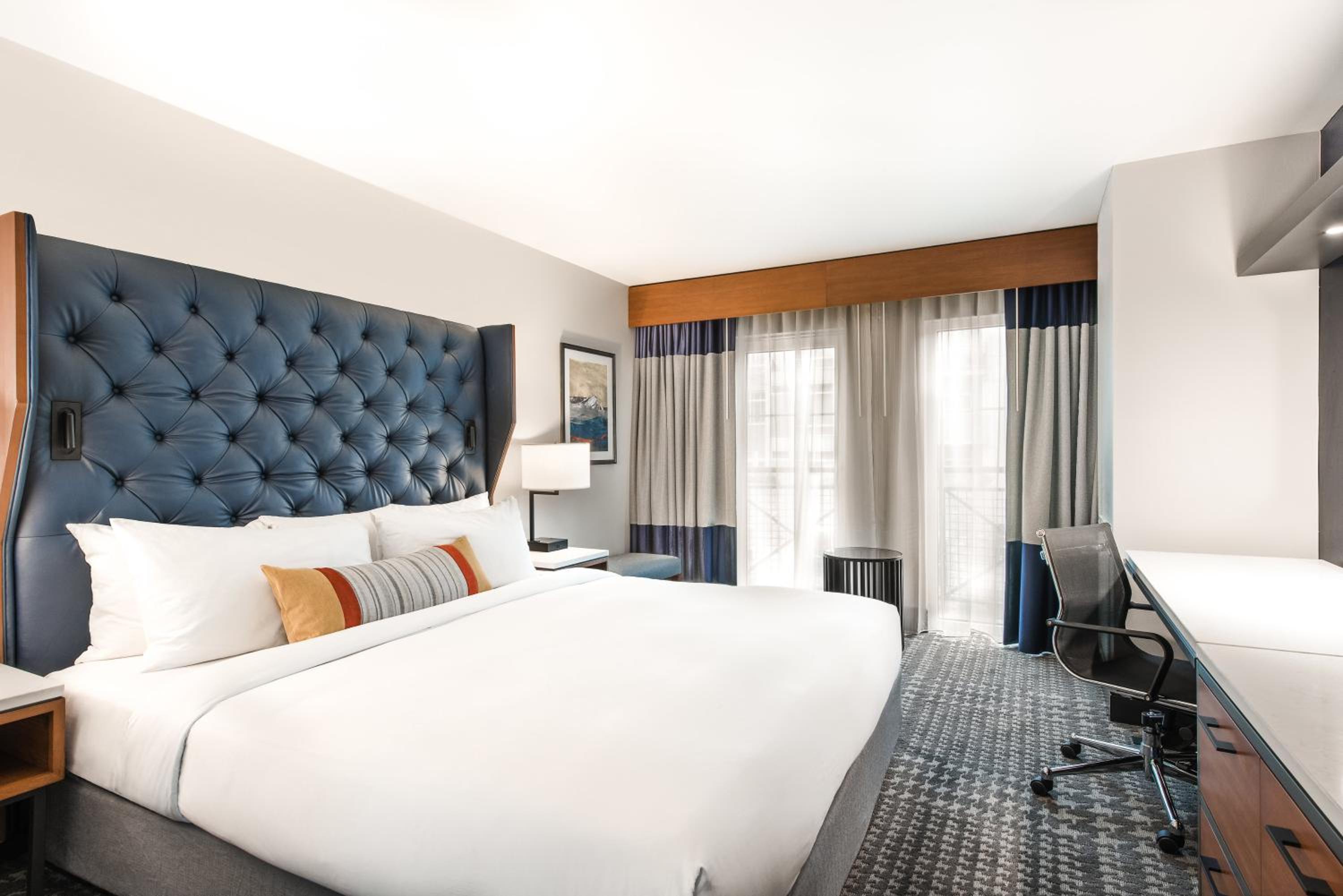 Deluxe Junior Suite photo 2