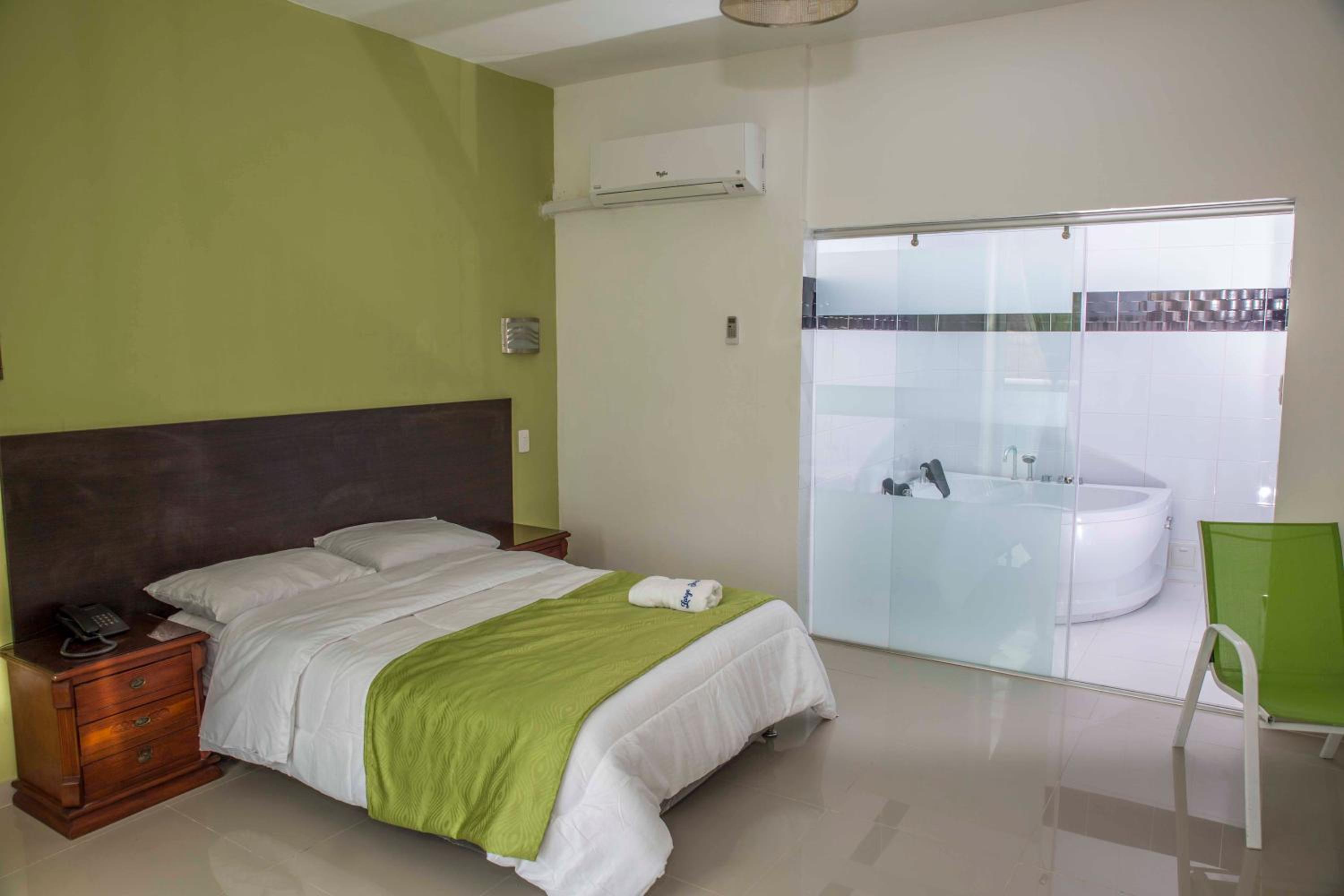 Deluxe Suite With Spa Bath photo 2