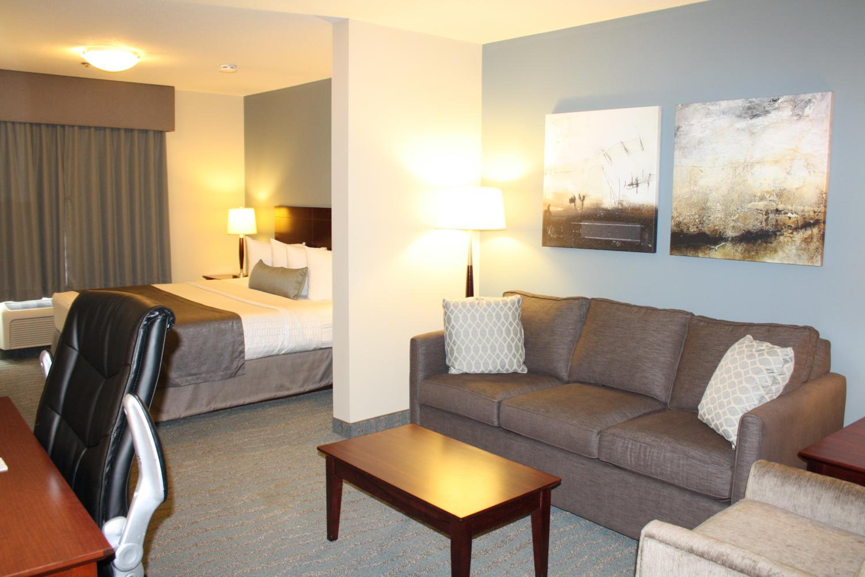 King Room with Sofa Bed - Non-Smoking photo 3