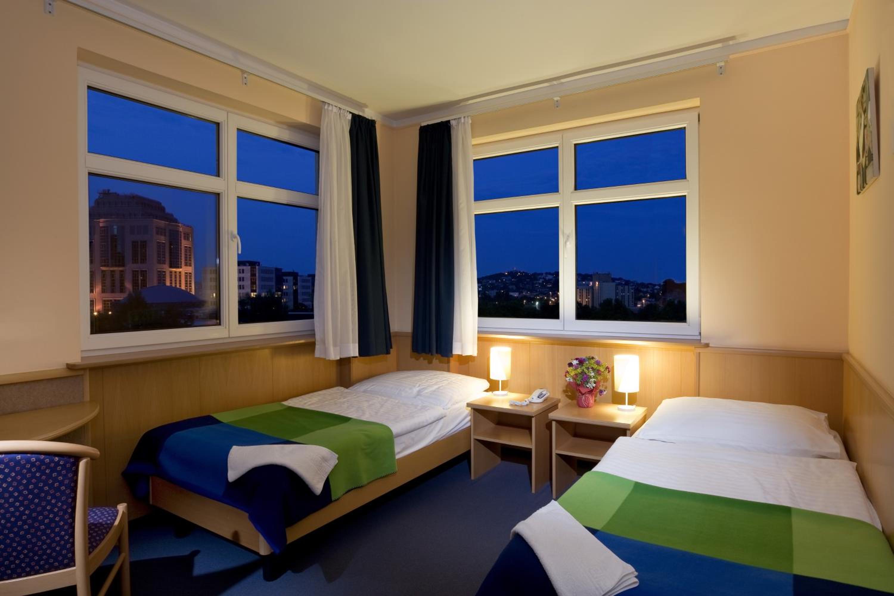Twin Room - Photo 2