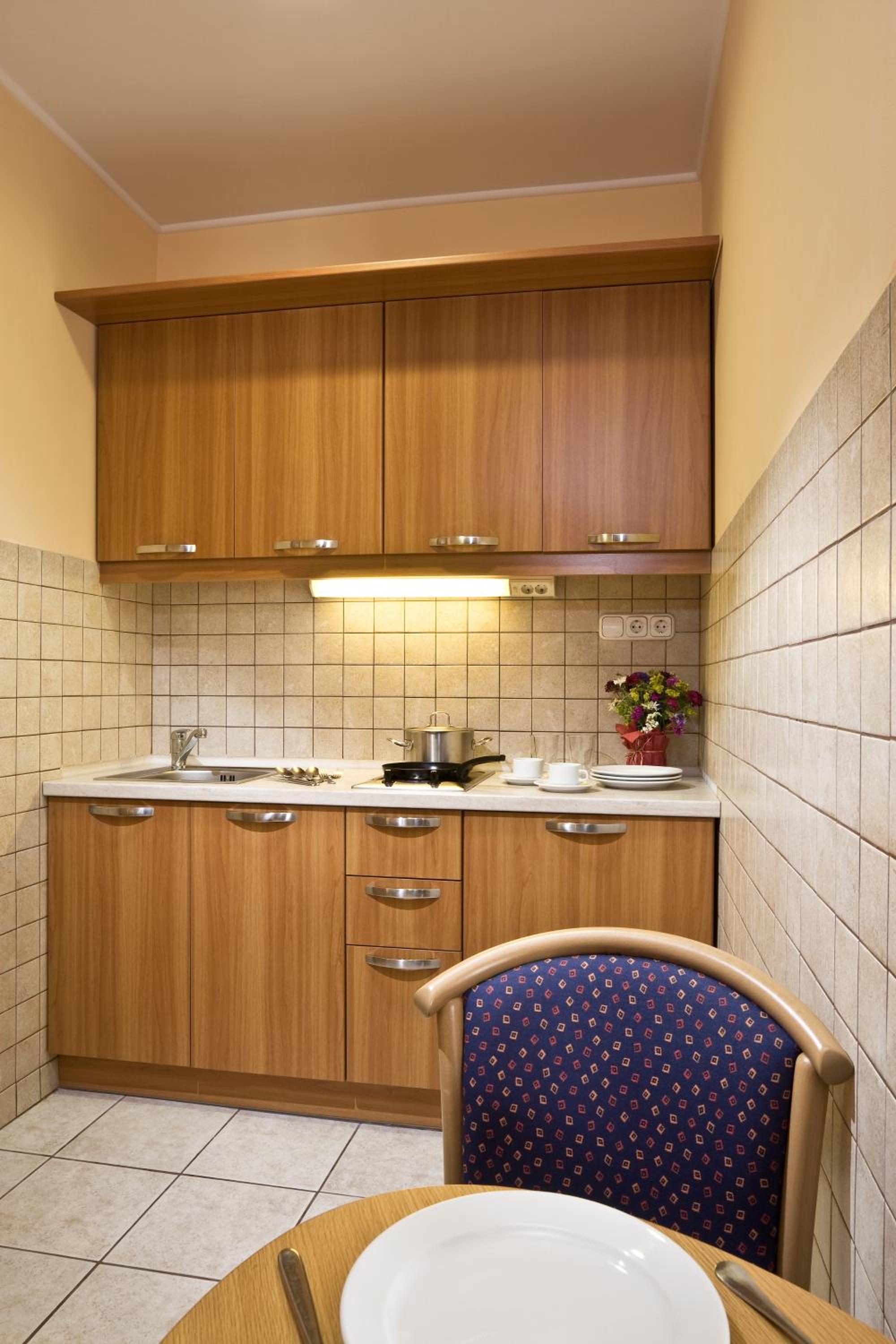 One-Bedroom Apartment - Photo 2