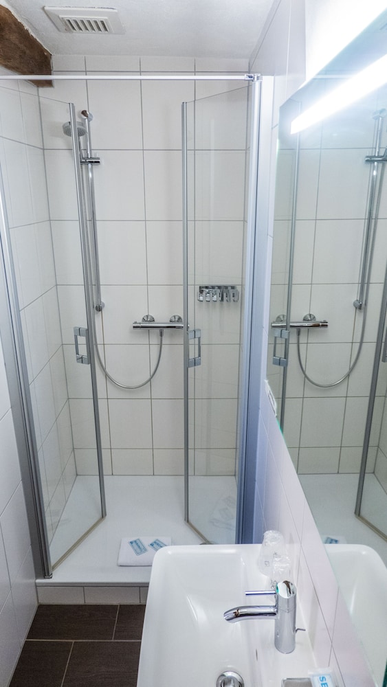 Standard Double Room, Private Bathroom photo 2
