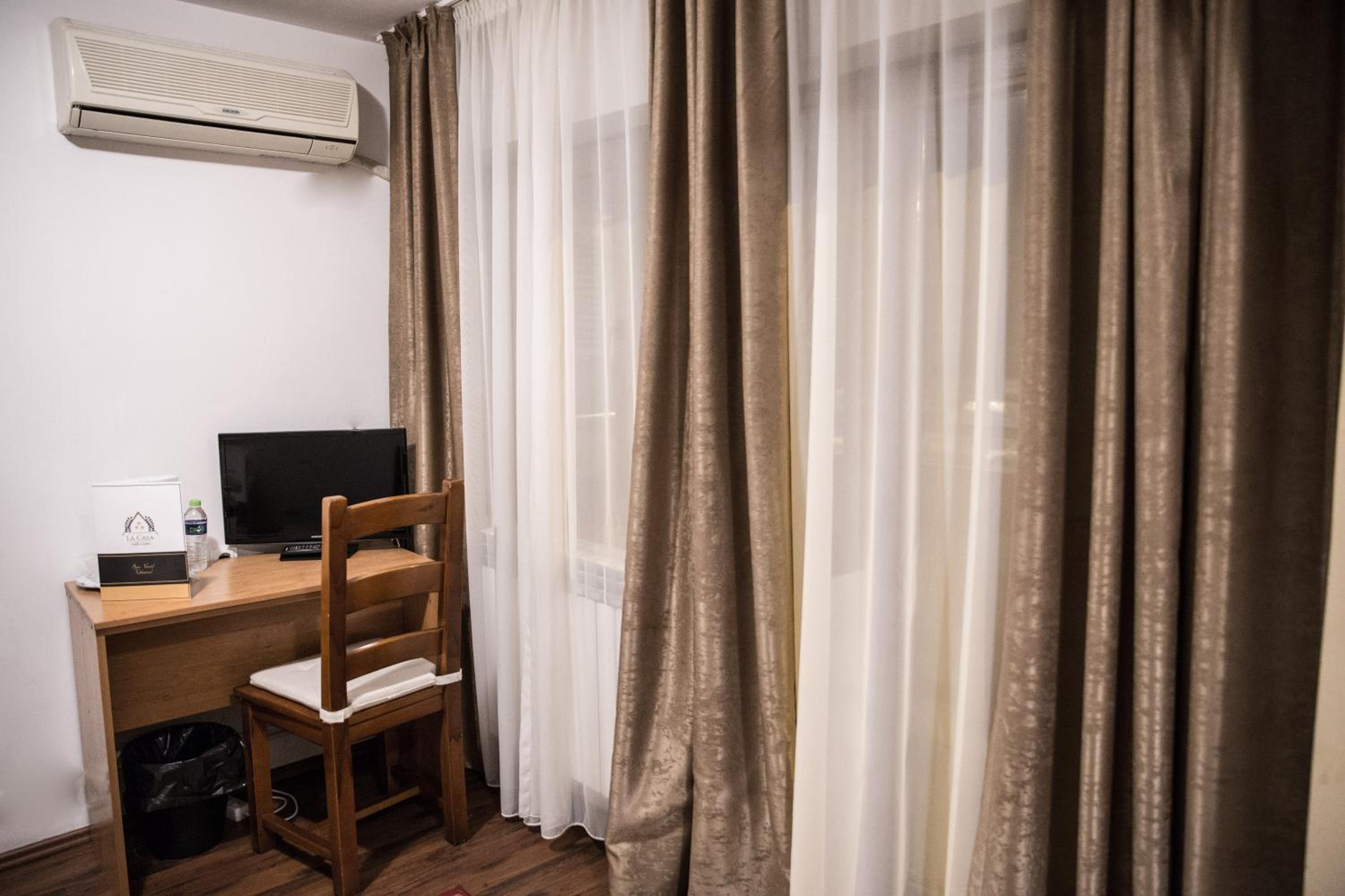 Double Room - Photo 17