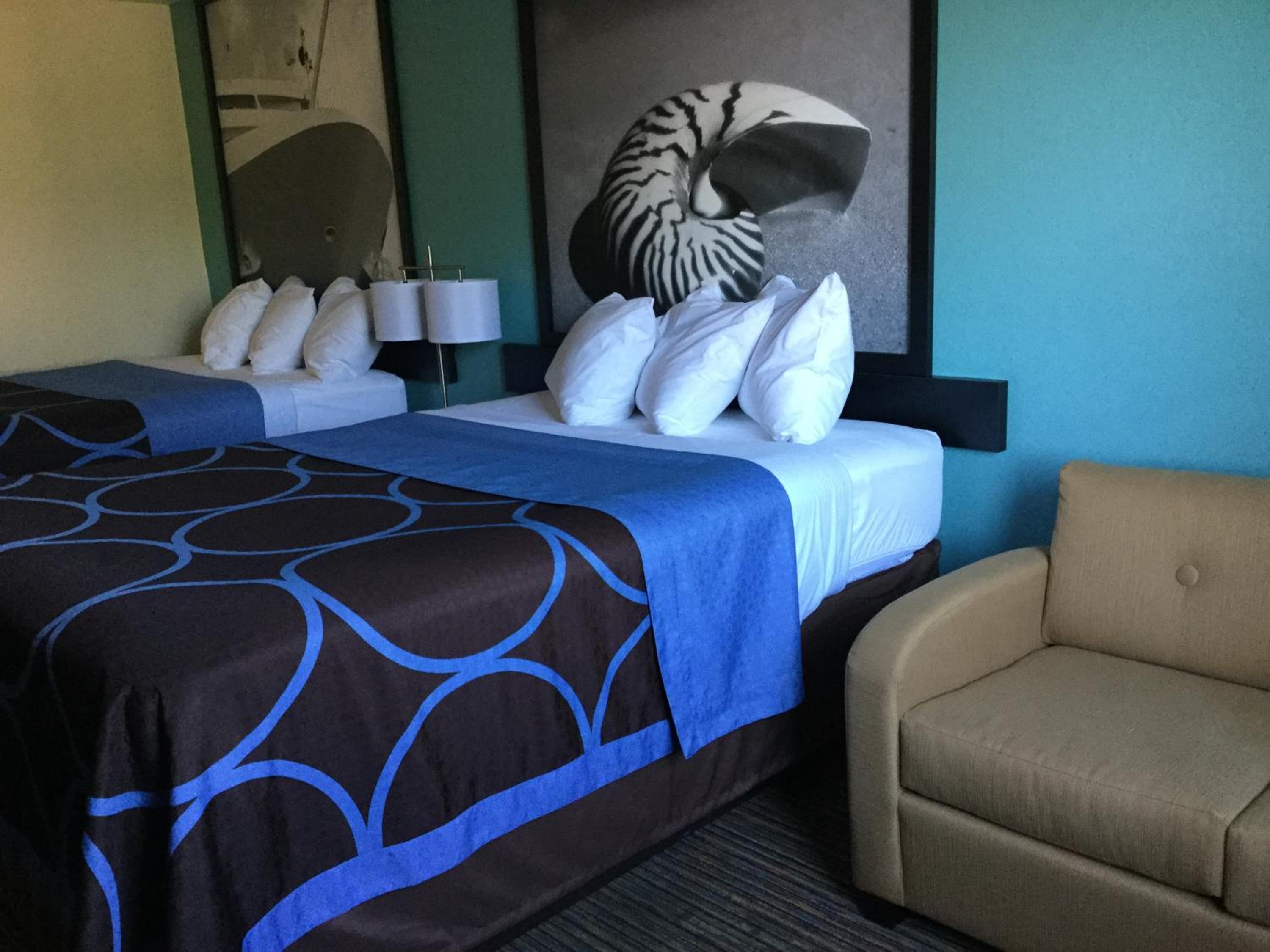 Deluxe Queen Room with Two Queen Beds - Non-Smoking - Photo 1