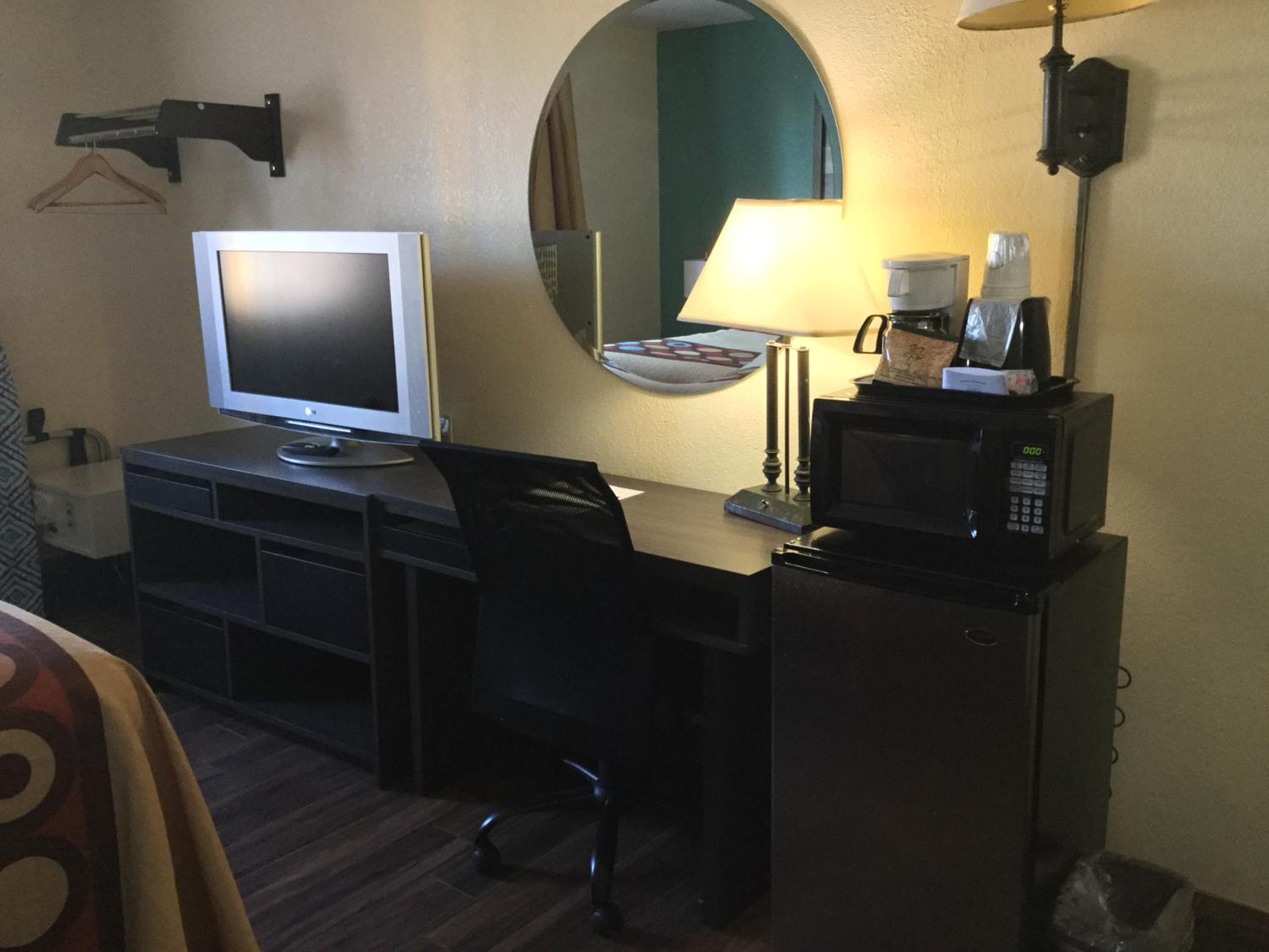 King Room - Non-Smoking - Photo 7