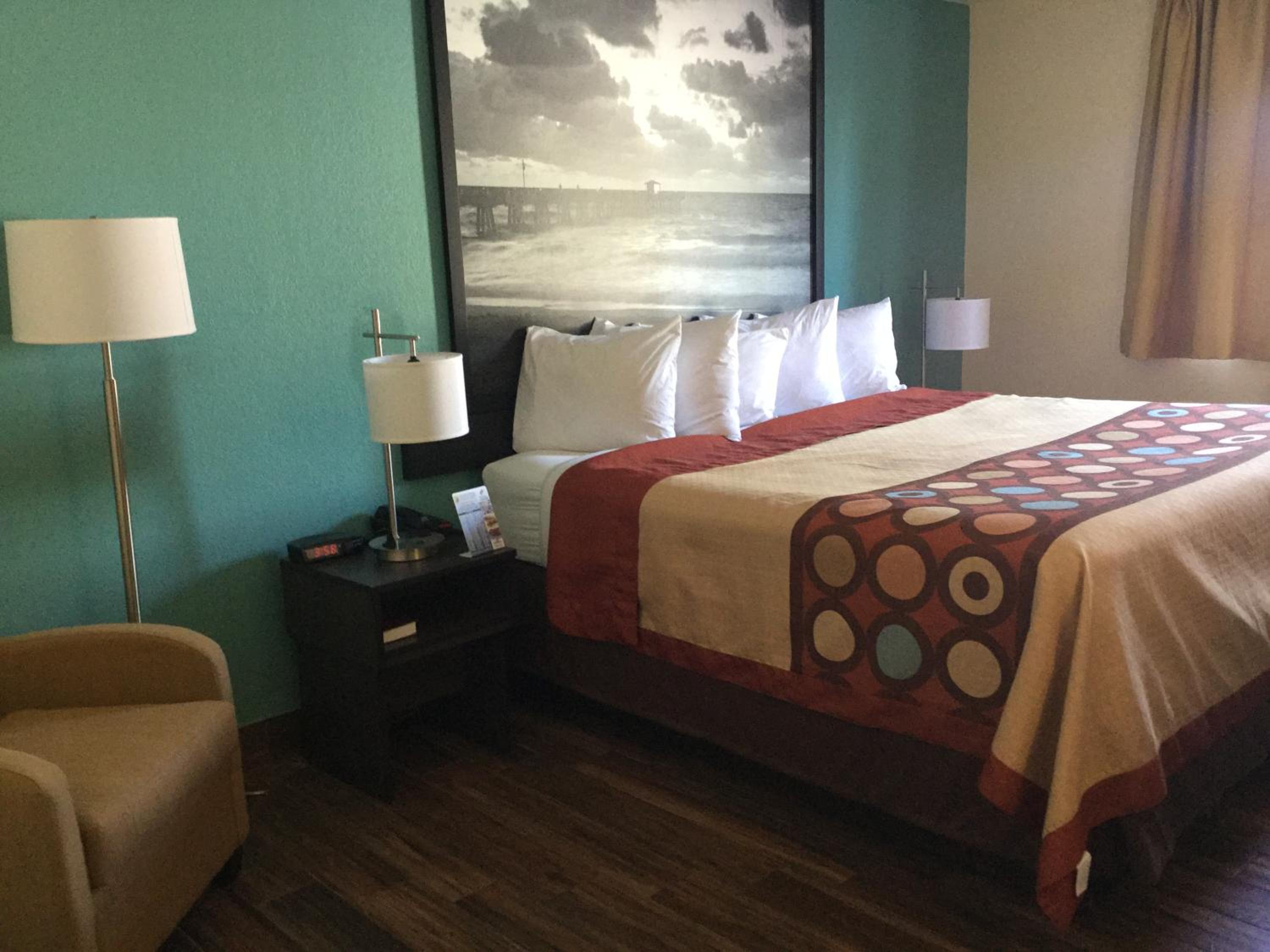 King Room - Non-Smoking - Photo 1