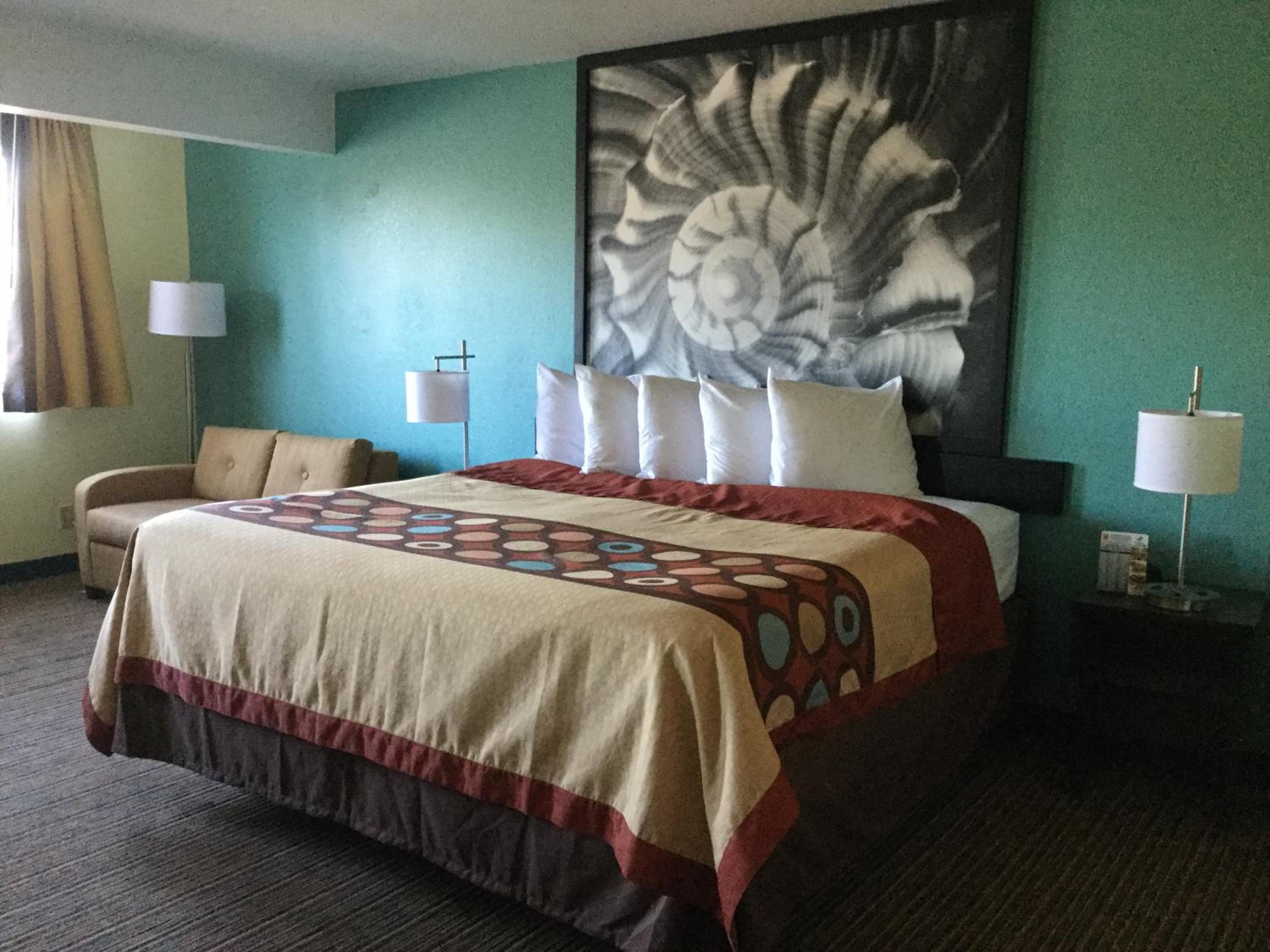 Deluxe King Room - Non-Smoking - Photo 7