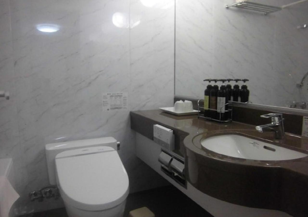 Twin Room - Non-Smoking - Photo 9