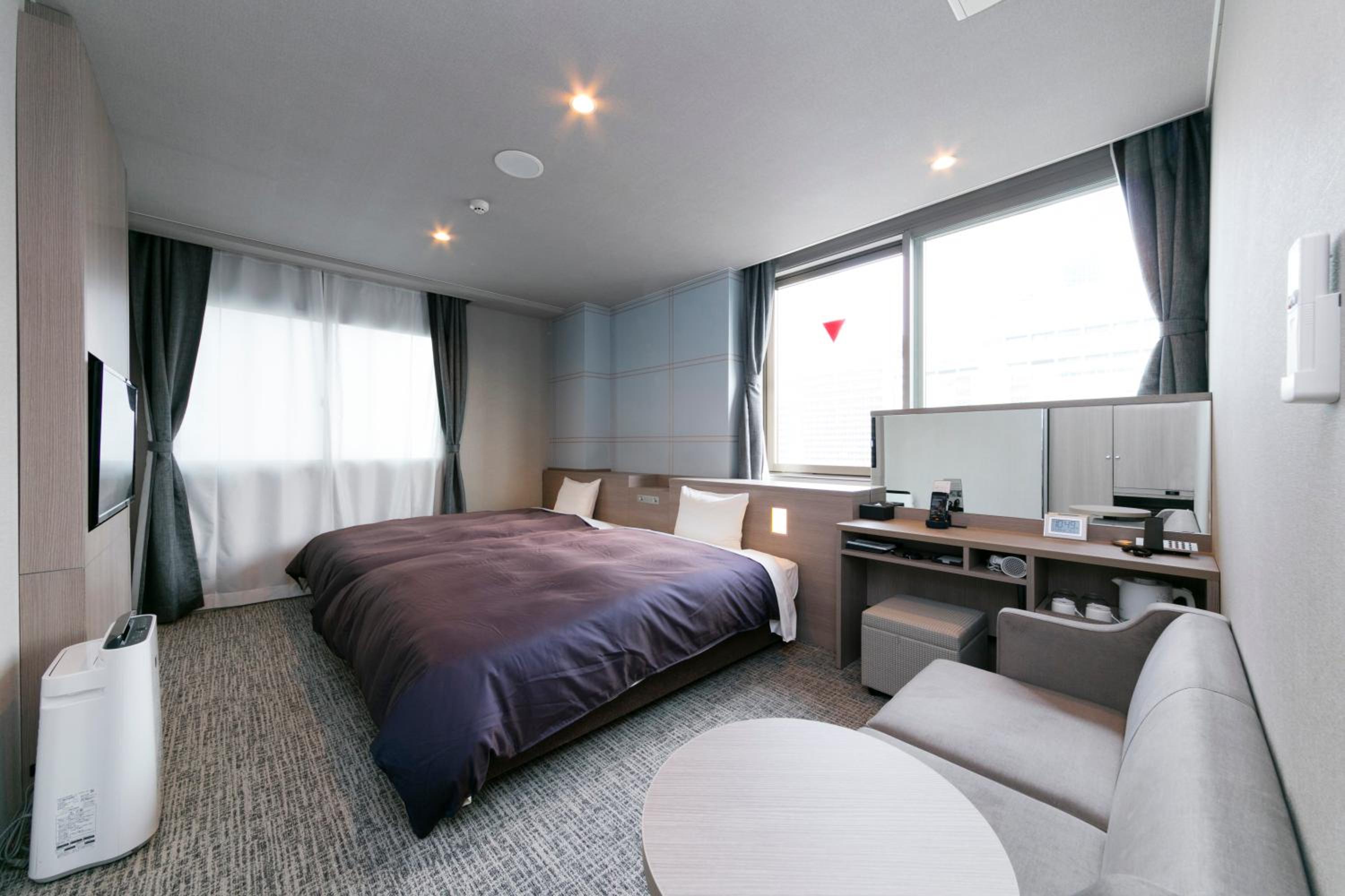 Deluxe Twin Room with Station View photo 2