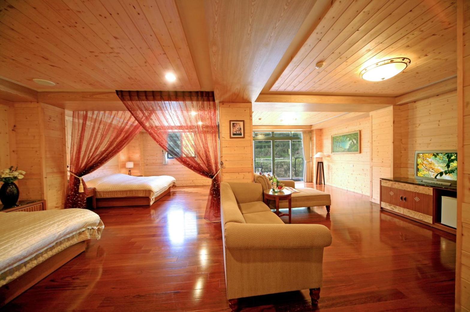 Quadruple Room with Mountain View photo 2