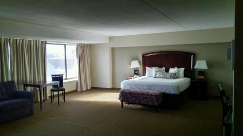 Superior King Suite photo 2