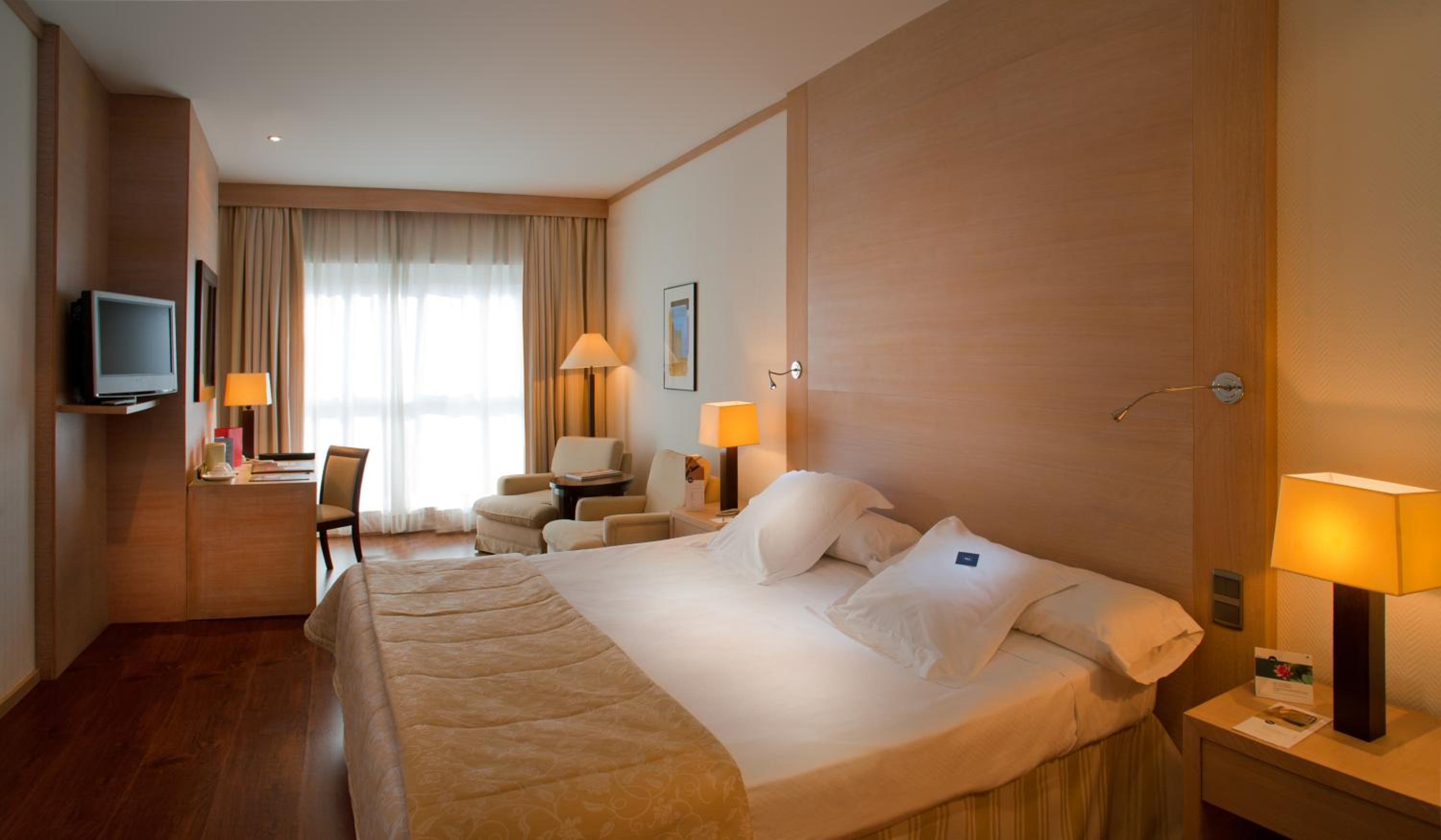 Superior Double or Twin Room thumbnail 6