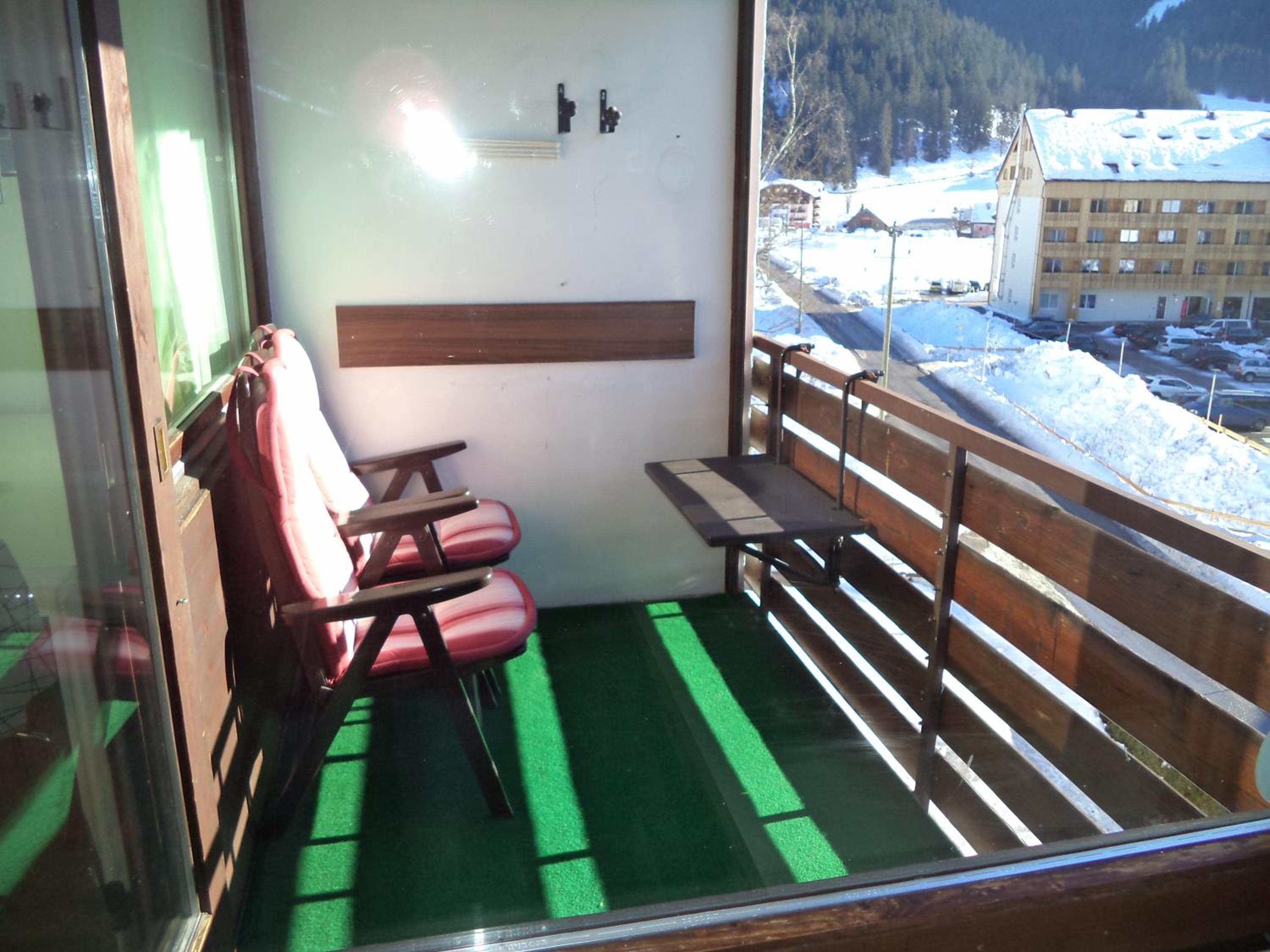 Apartment with Mountain View - Photo 4