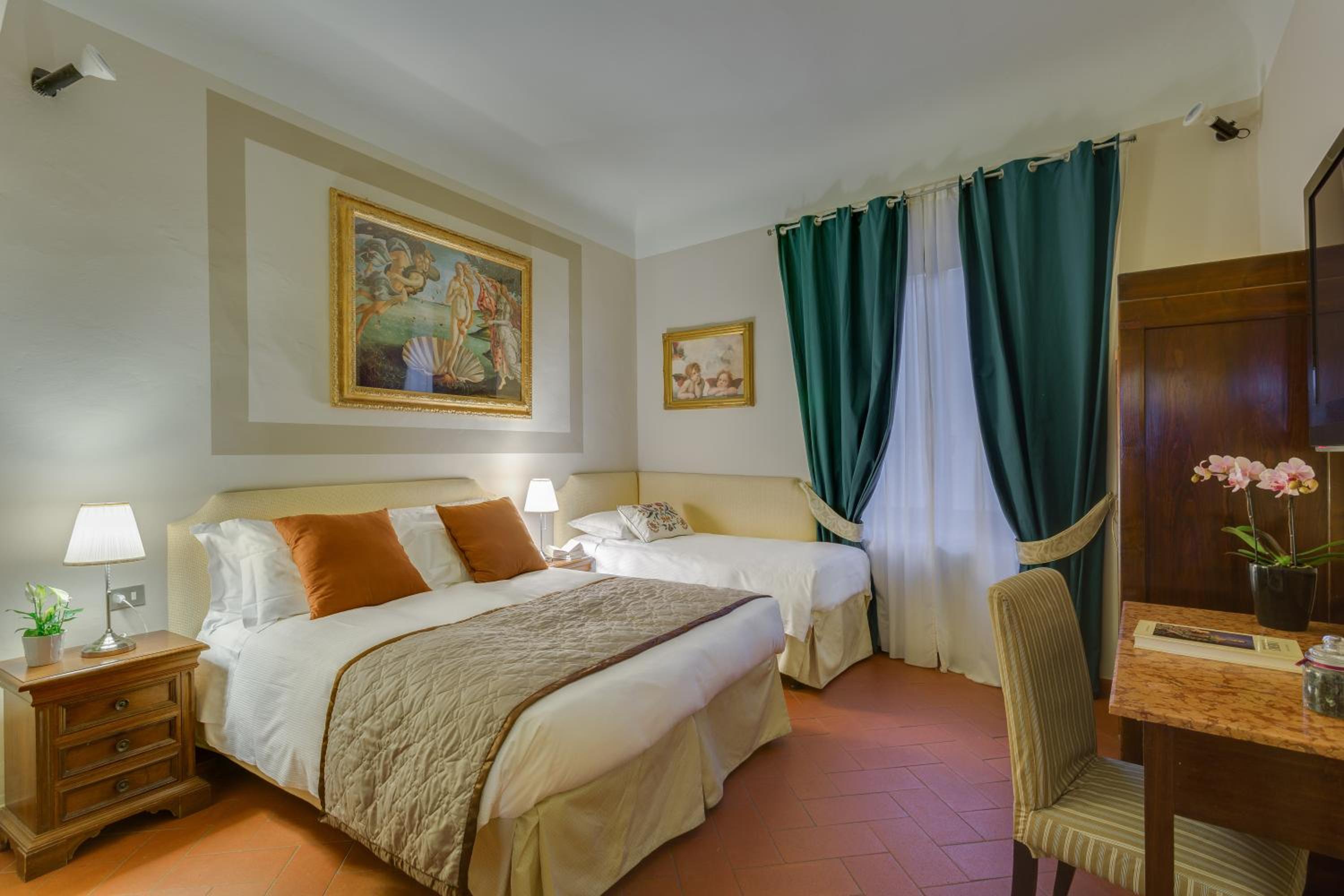Superior Triple Room photo 3