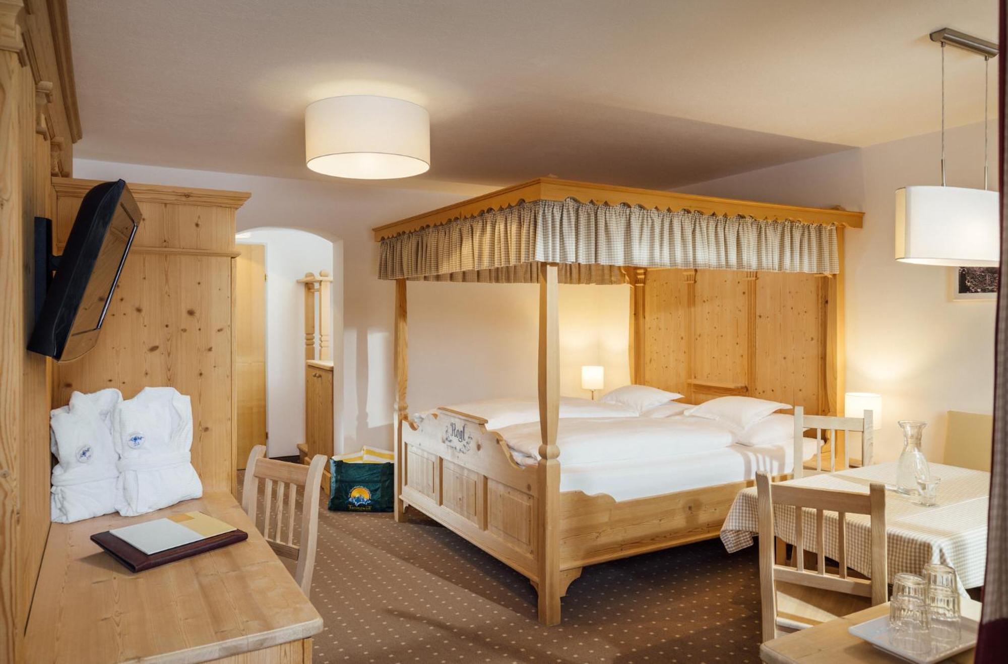 Classic Double Room with Balcony photo 2
