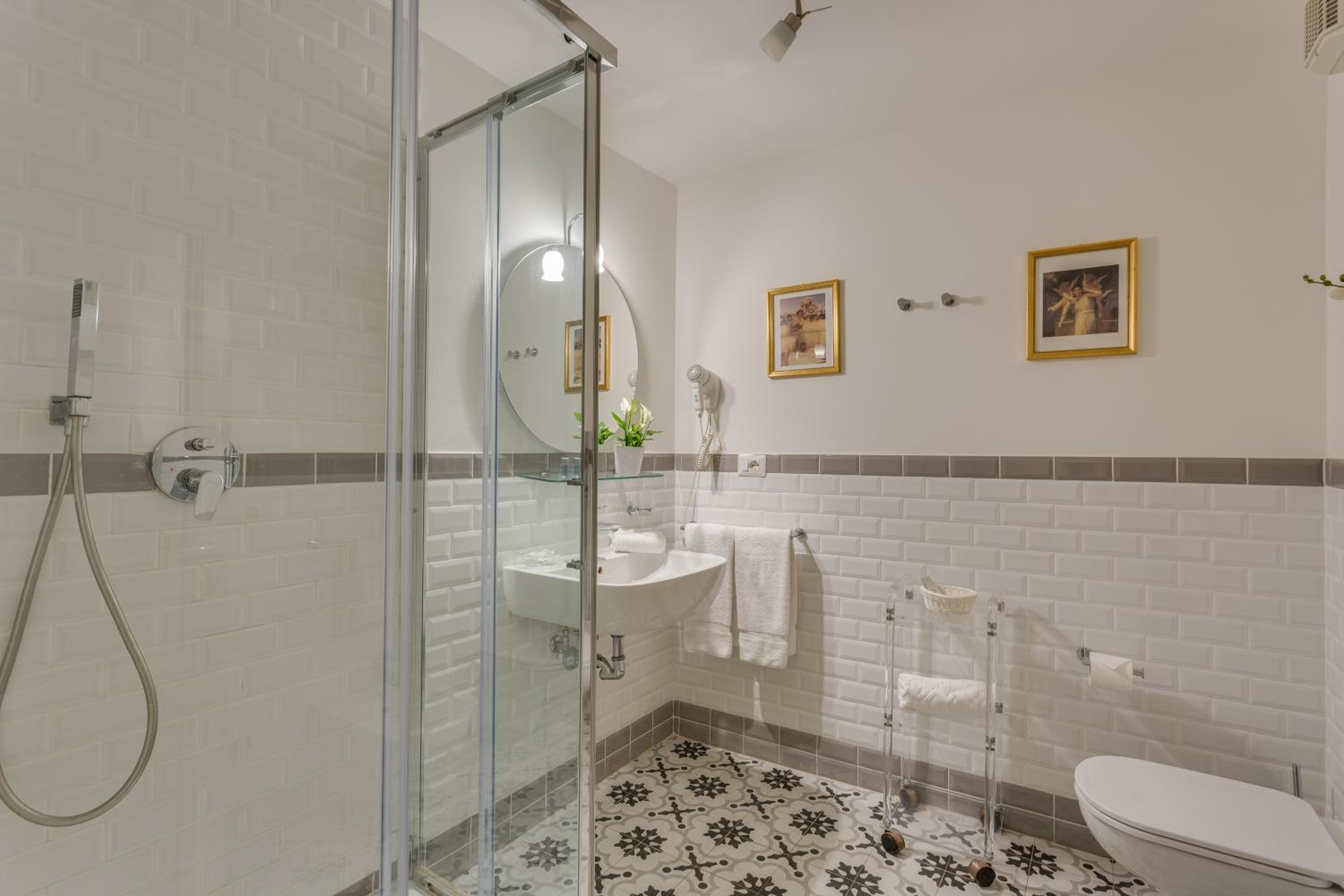 Standard Double or Twin Room photo 2