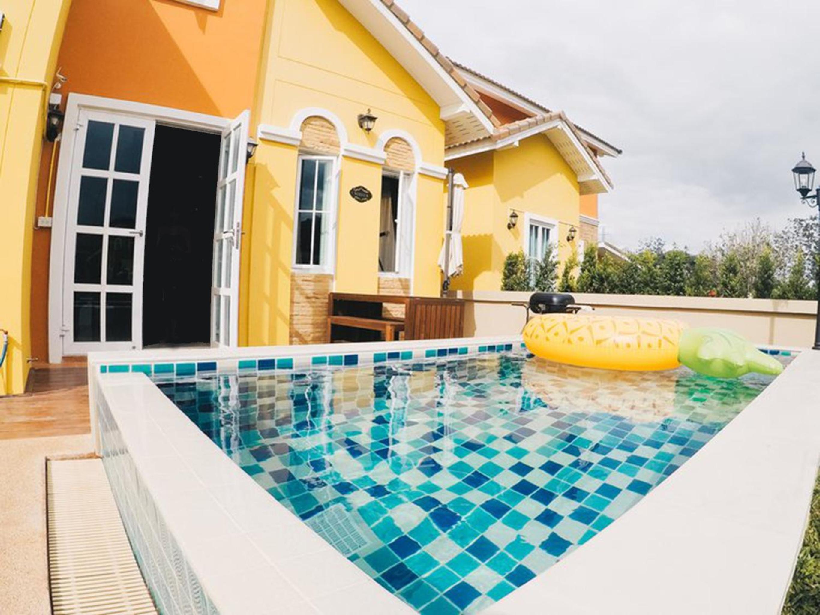 Villa with Private Pool - Photo 3