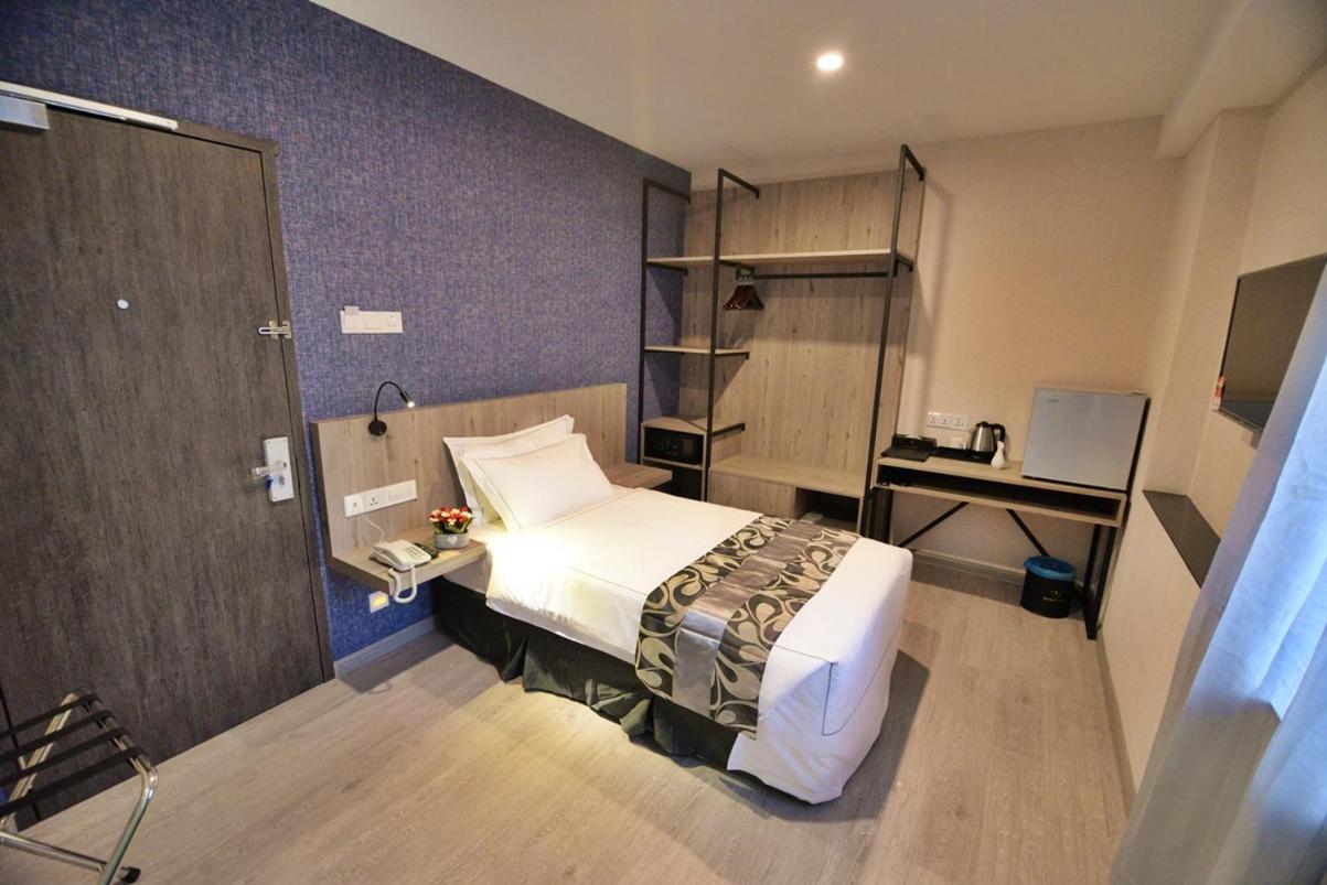 Single Room - Photo 2