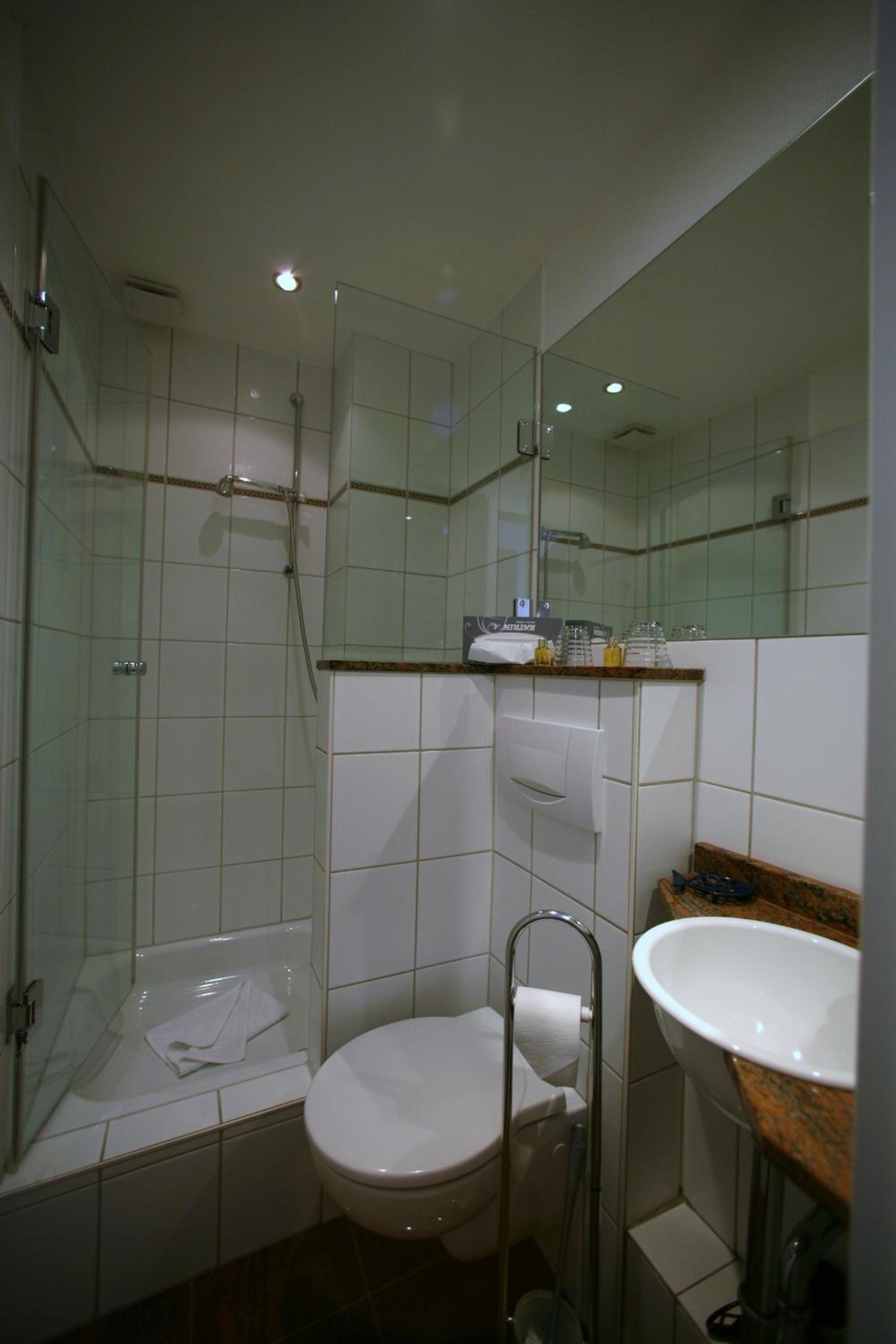 Double Room thumbnail 5