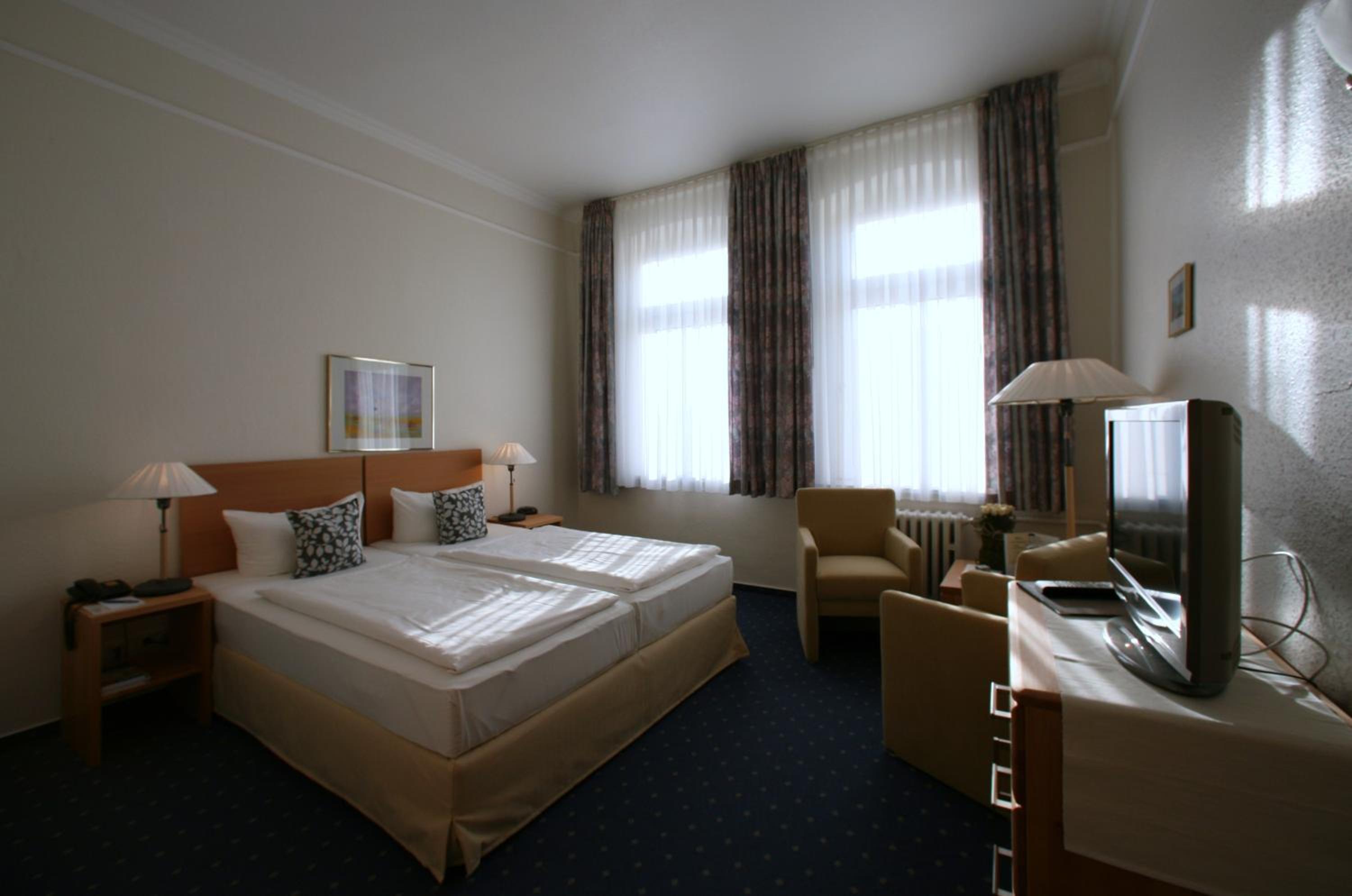 Double Room thumbnail 6